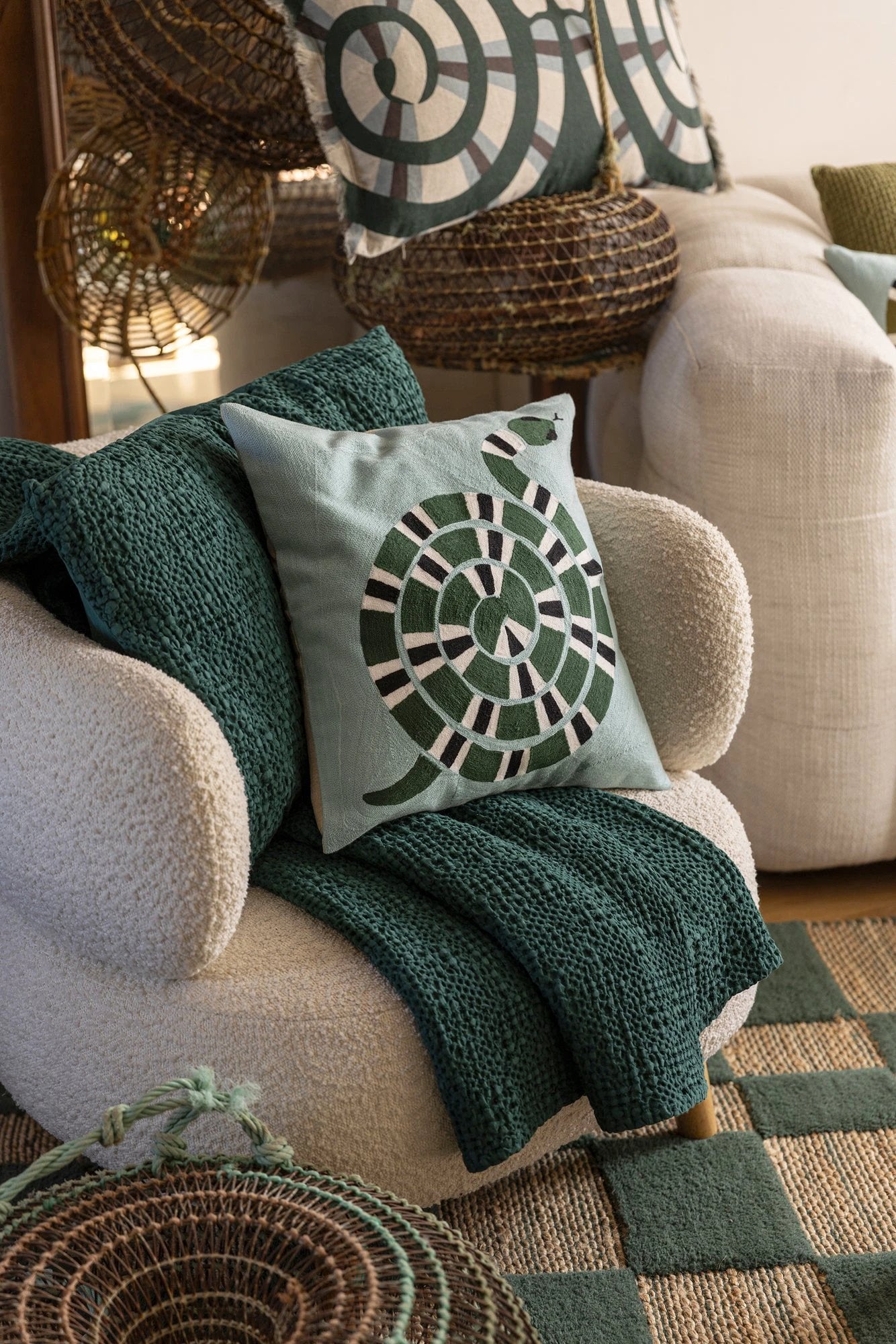 Coussin brodé Yoka by Vivaraise