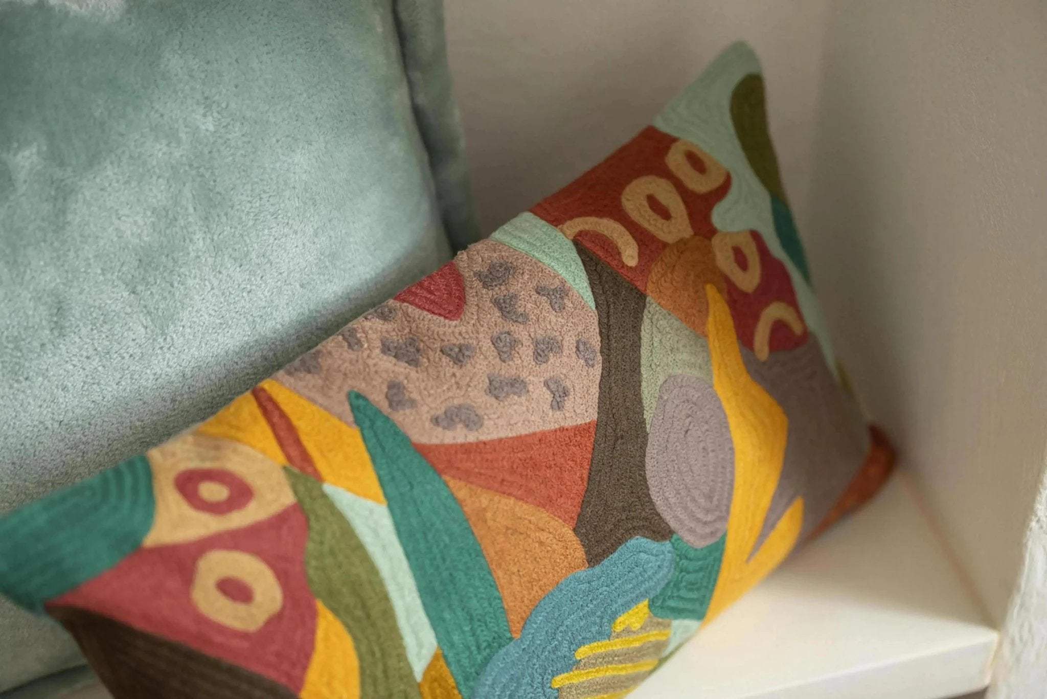 Coussin brodé Izel Minéral by Vivaraise