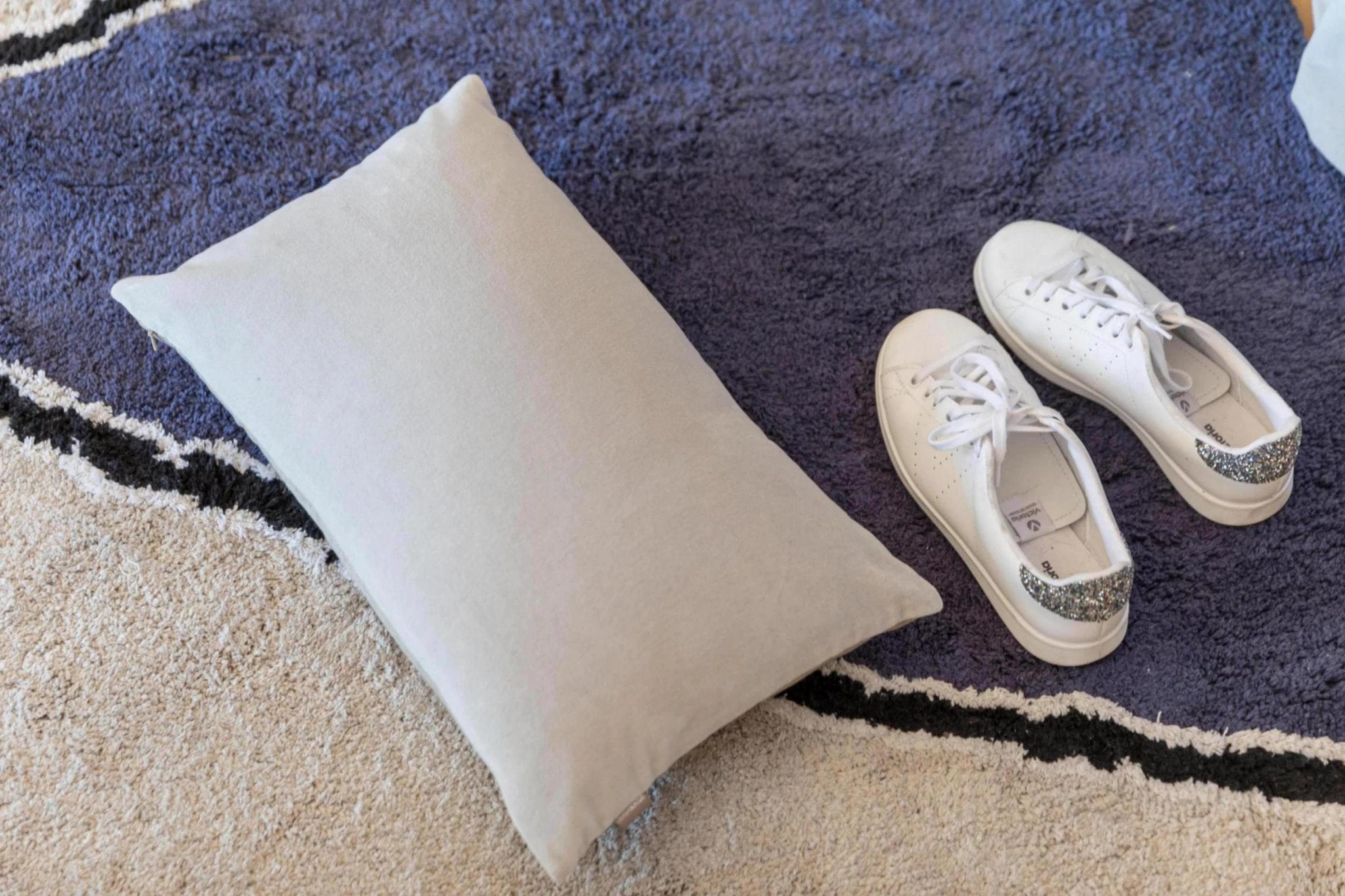 Vivaraise Coussin décoratif en velours Gris Foncé by Vivaraise