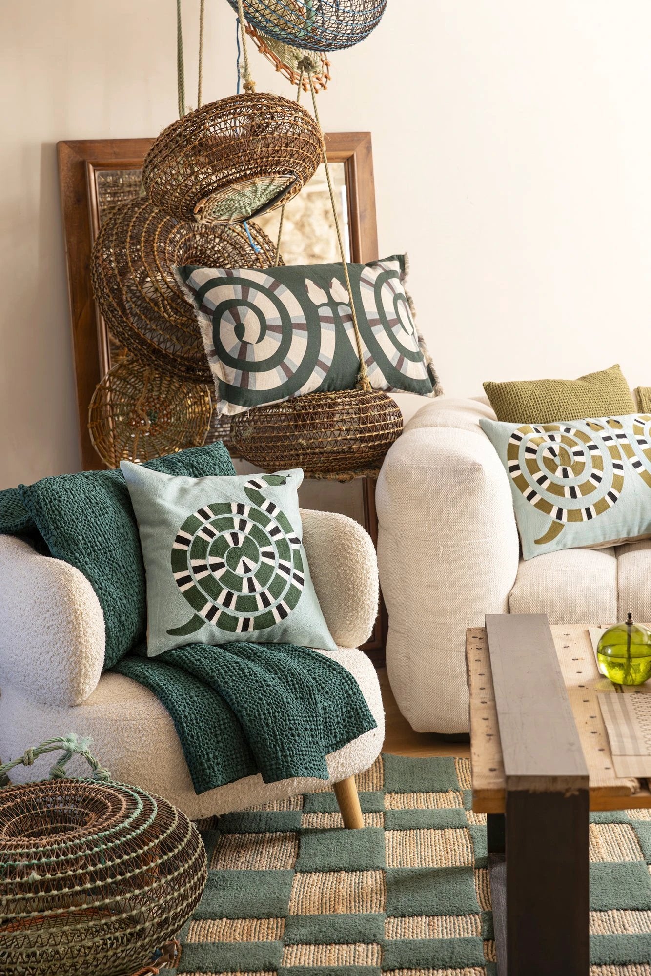 Coussin brodé Yoka by Vivaraise