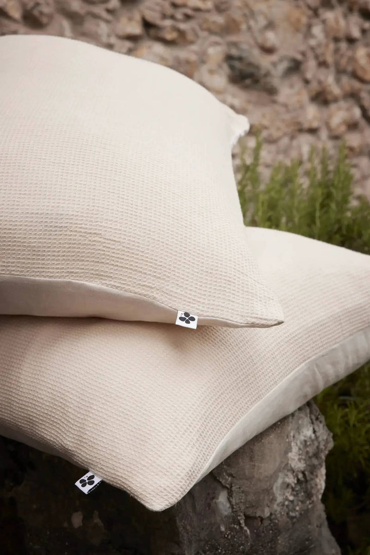 Taie d'oreiller 80 x 80 cm Nid d'abeille uni ALMA Pampa by L'effet papillon