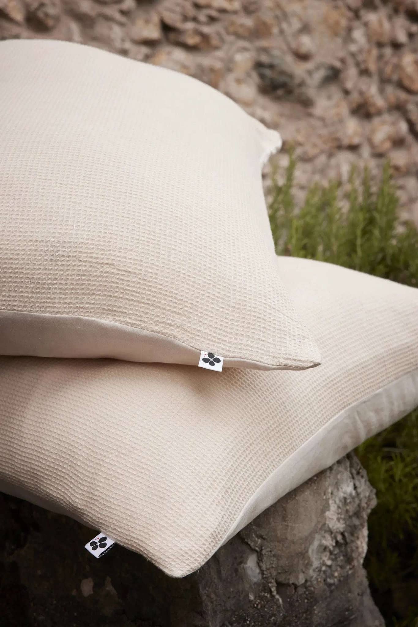 Taie d'oreiller 80 x 80 cm Nid d'abeille uni ALMA Pampa by L'effet papillon