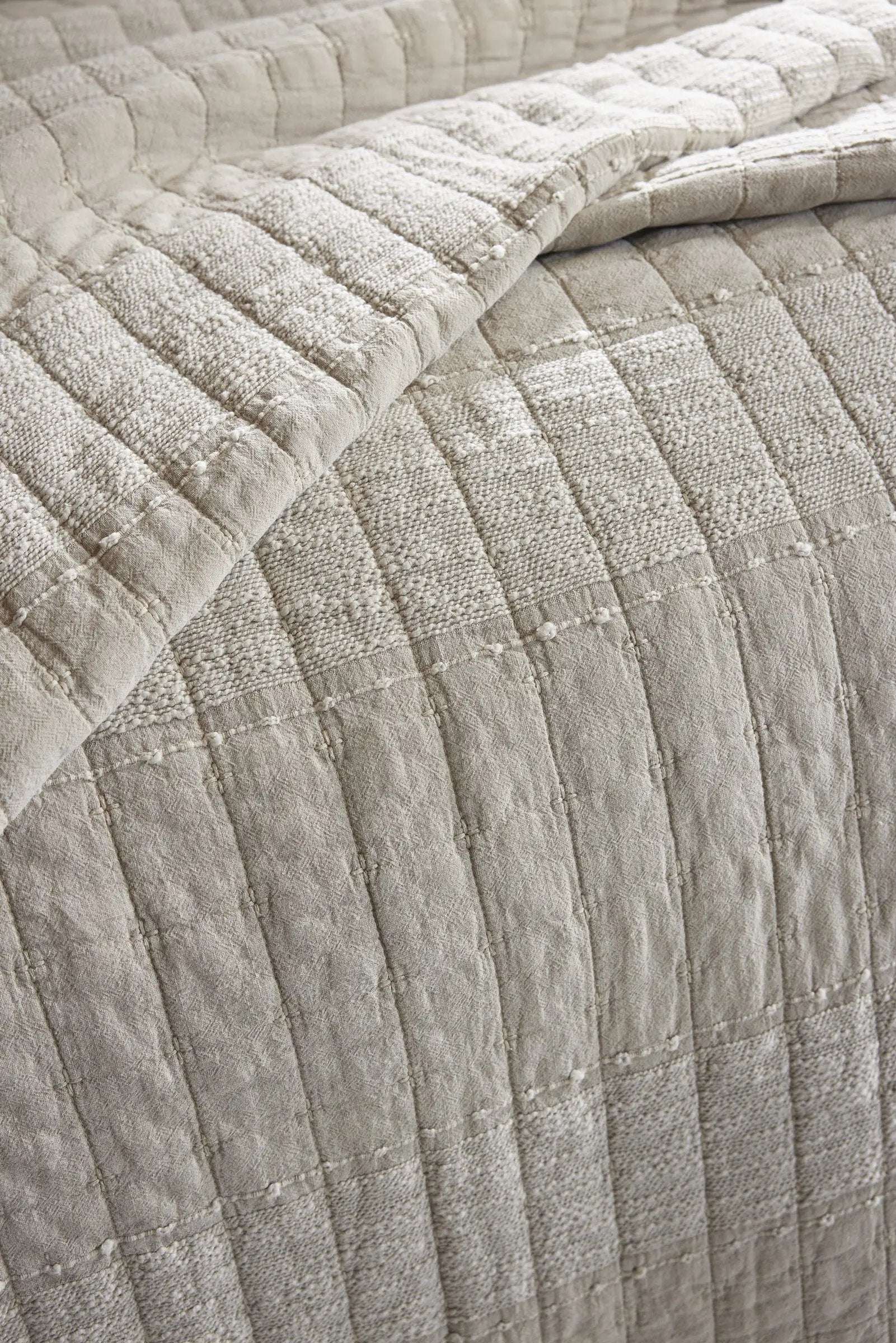 Jeté de lit 240 x 260 cm ZÉLIE Coton jacquard Sable by L'effet papillon