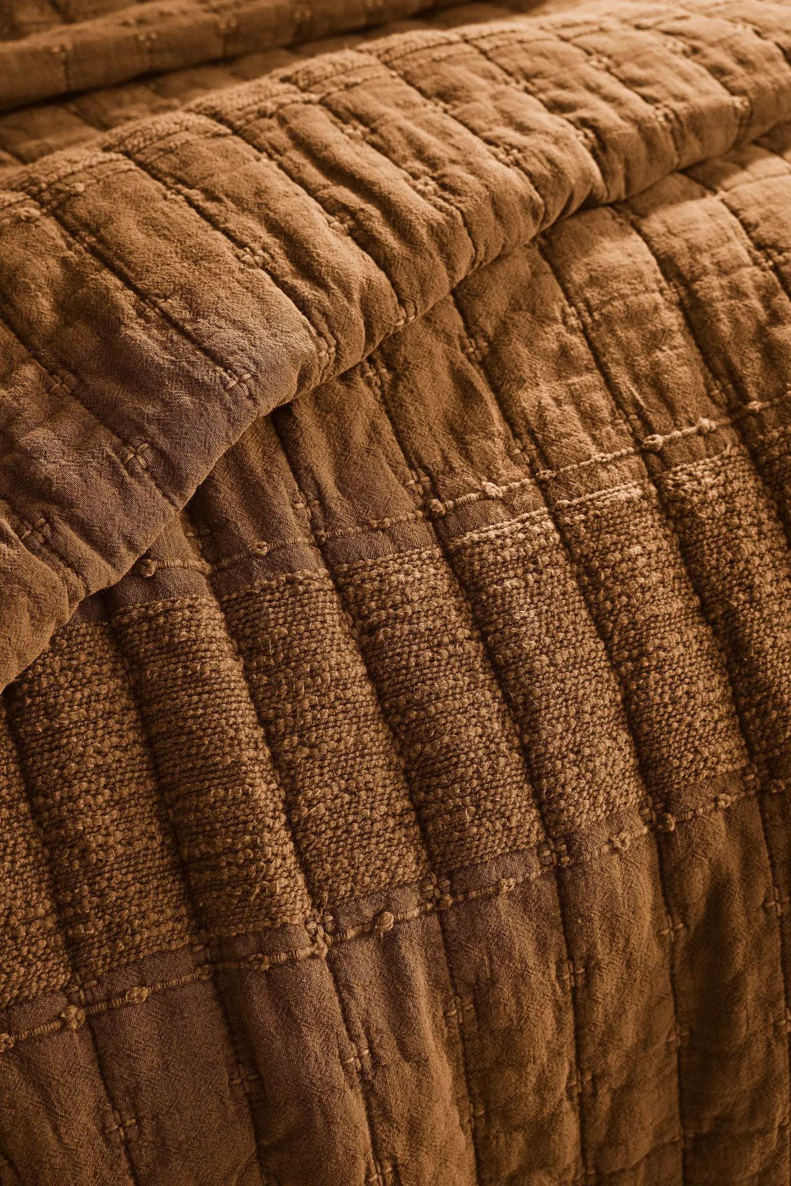 Jeté de lit 240 x 260 cm ZÉLIE Coton jacquard Camel by L'effet papillon