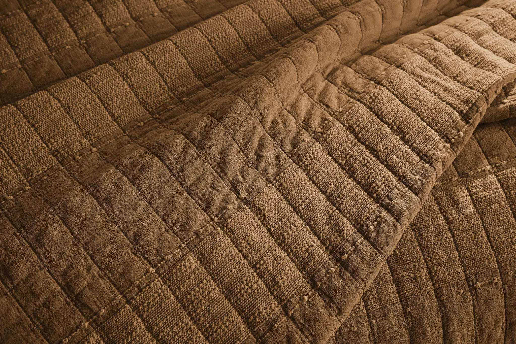 Jeté de lit 240 x 260 cm ZÉLIE Coton jacquard Camel by L'effet papillon