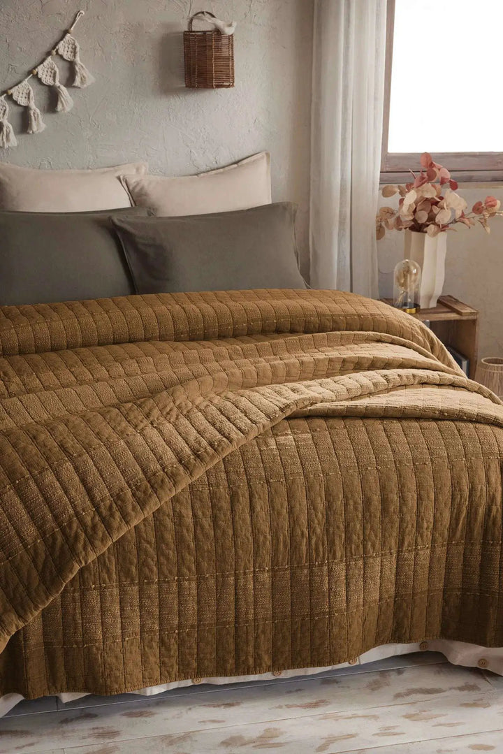 Jeté de lit 240 x 260 cm ZÉLIE Coton jacquard Camel by L'effet papillon