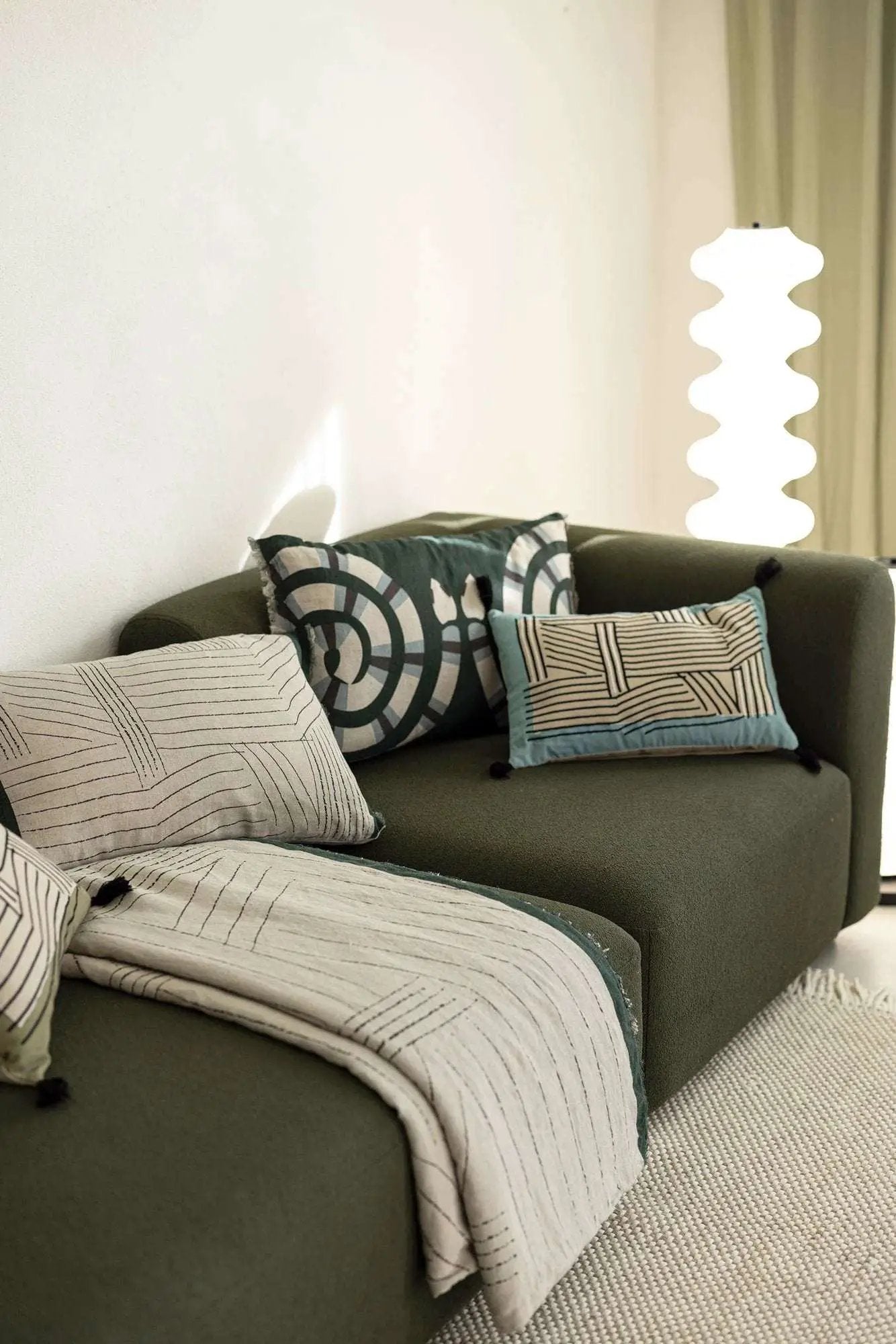 Coussin brodé Kori cèdre by Vivaraise