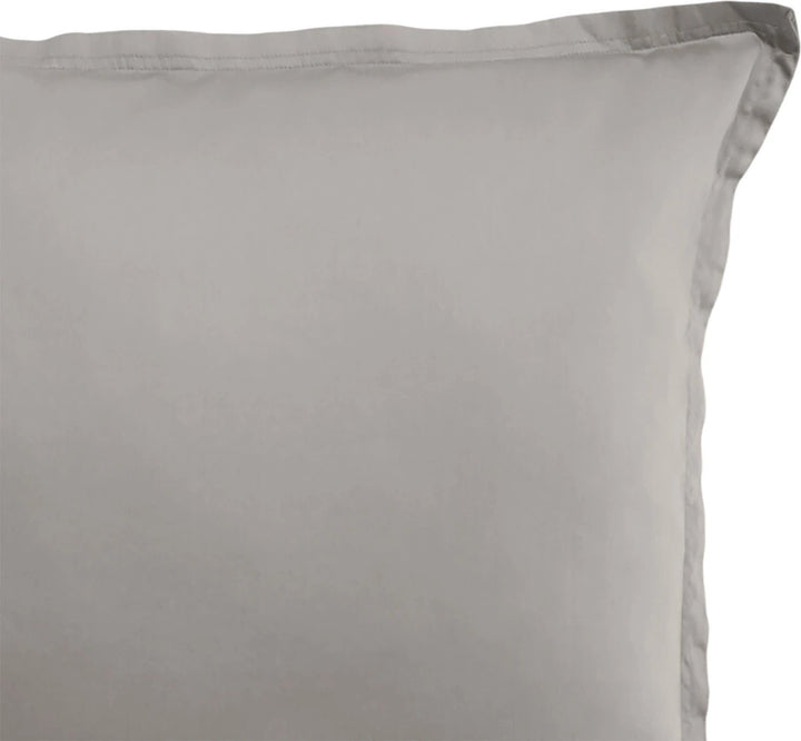 Taie d'oreiller 100% satin de coton 105 fils gris clair by Baton Rouge
