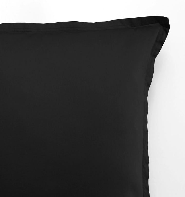 Taie d'oreiller 100% satin de coton 105 fils noir by Baton Rouge
