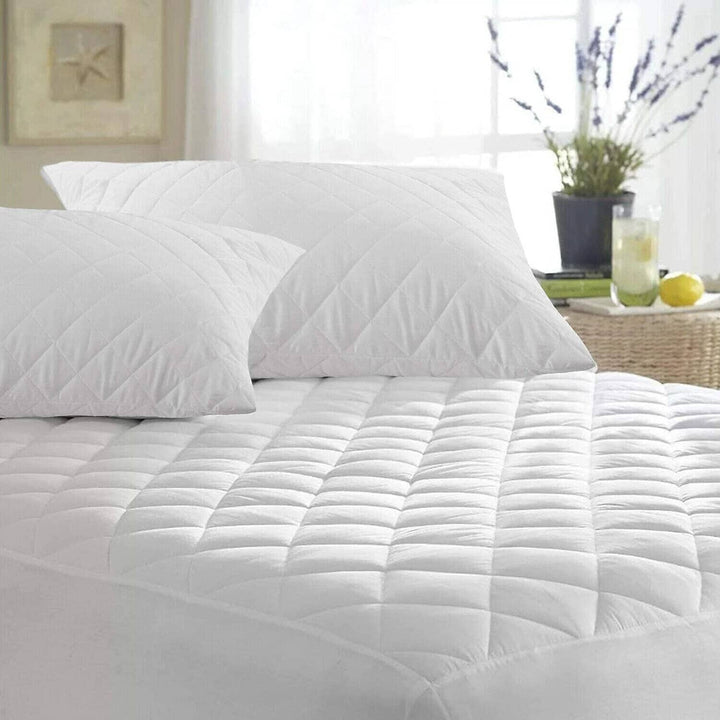 Protege matelas 100% polyester 205gsm matelasse / respirant blanc by BLANC PASSION