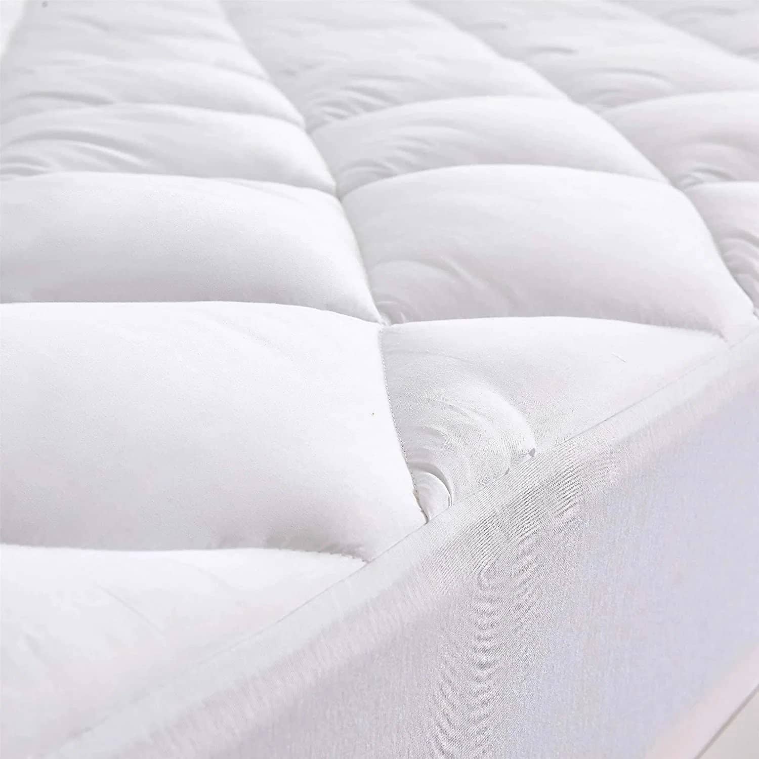 Protege matelas 100% polyester 205gsm matelasse / respirant blanc by BLANC PASSION
