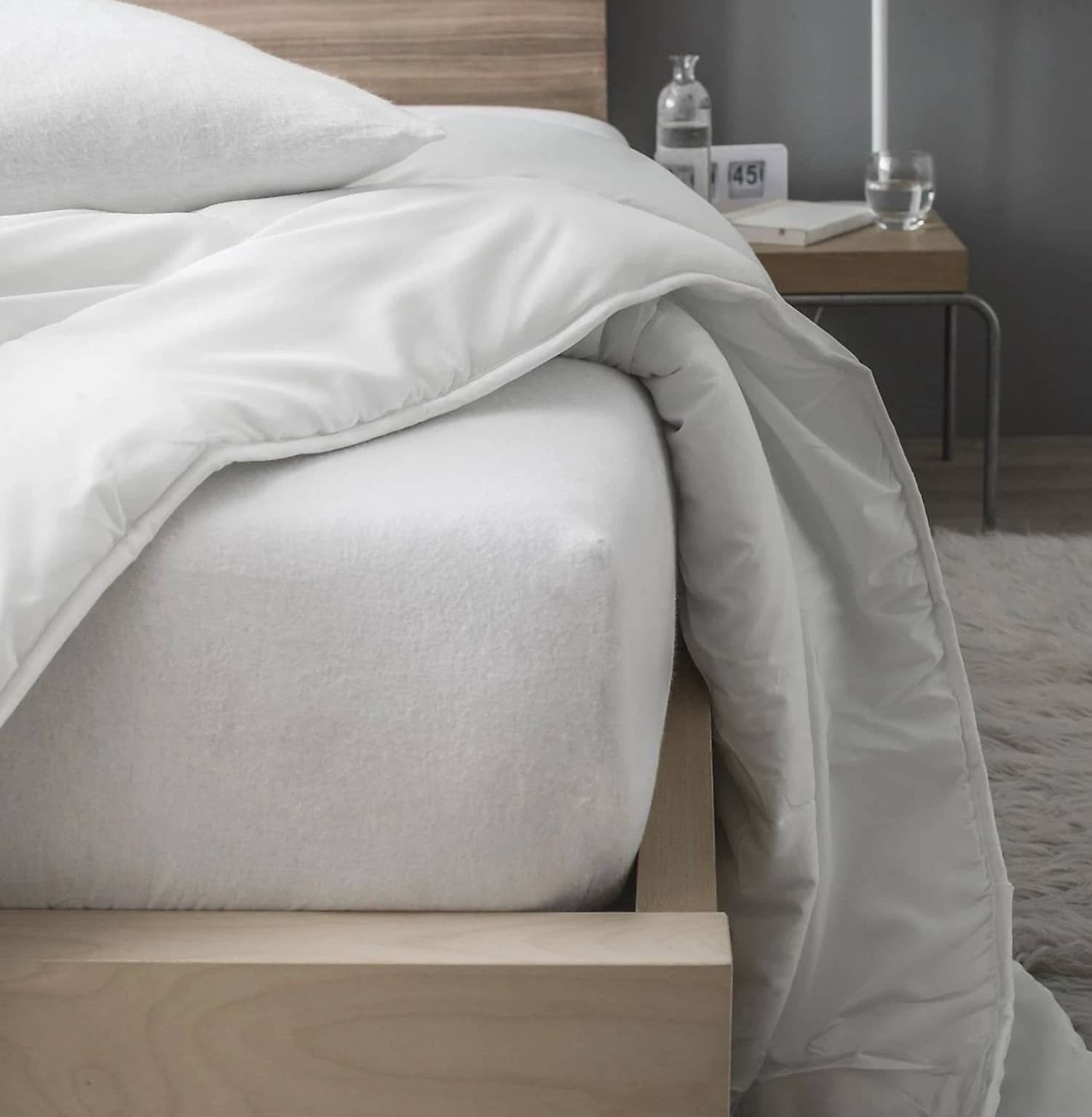 Protege matelas 100% polyester bouclette eponge et impermeable blanc by BLANC PASSION