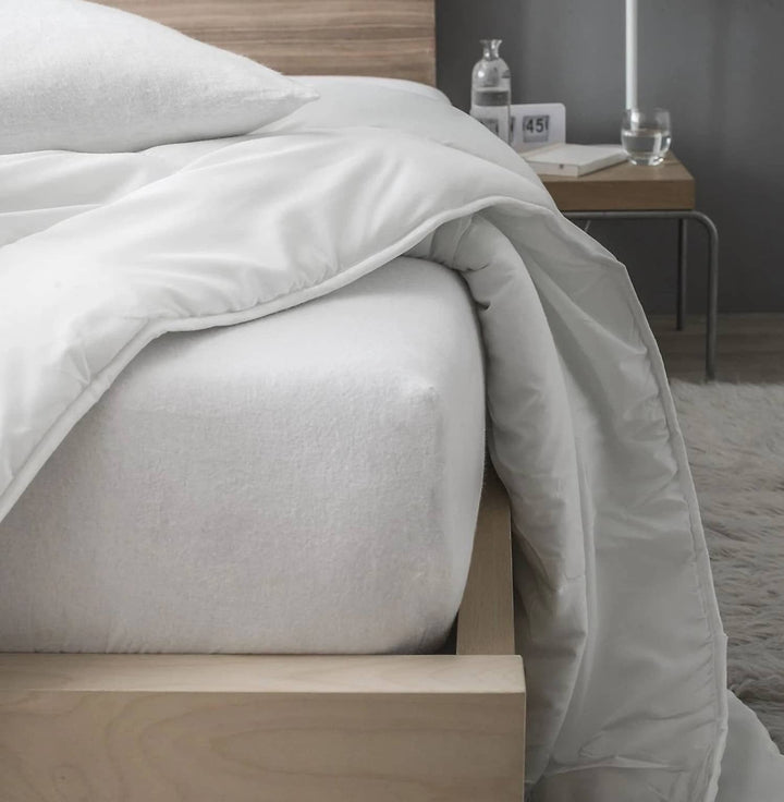 Protege matelas 100% polyester bouclette eponge et impermeable blanc by BLANC PASSION