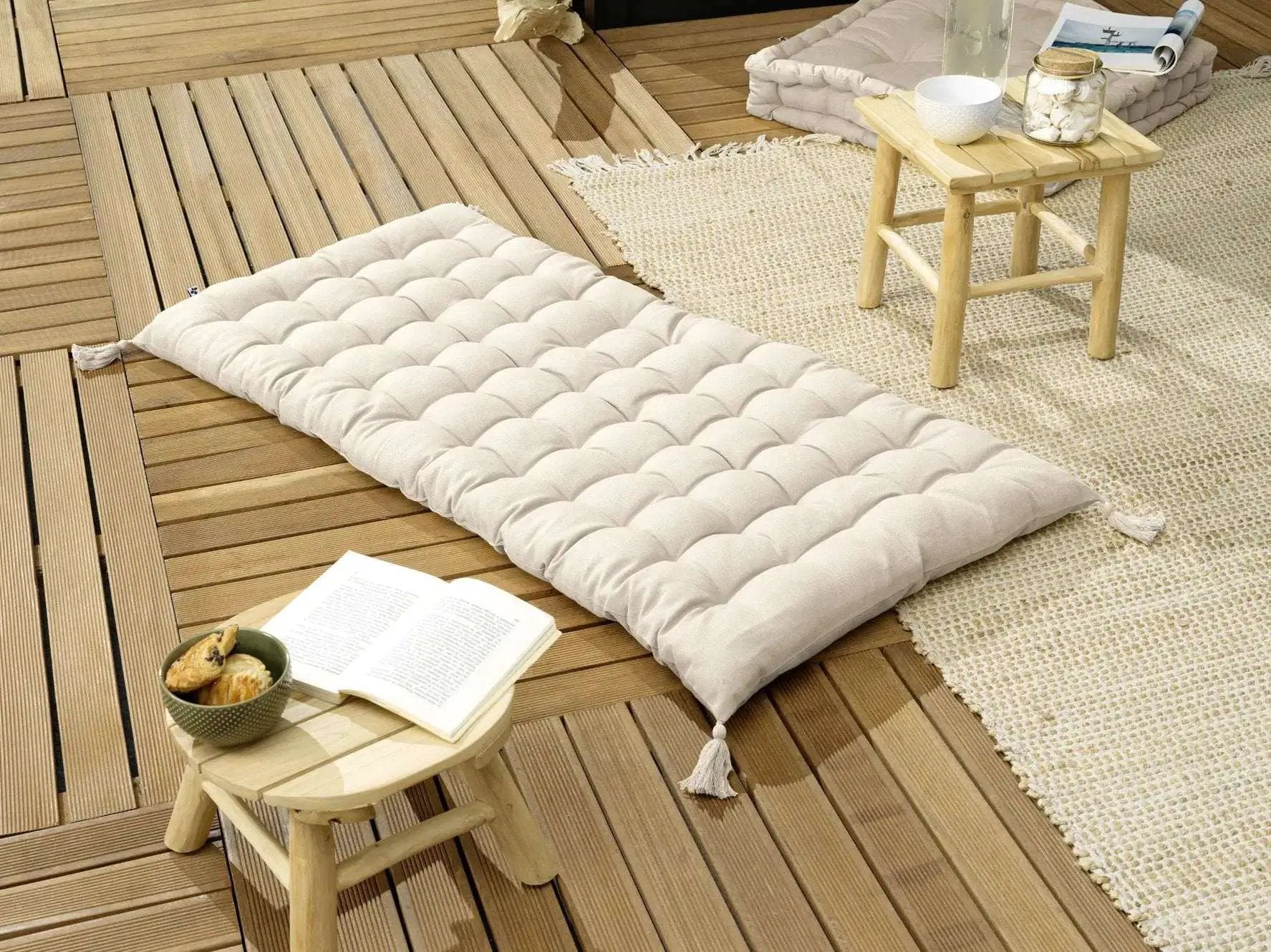 Matelas de sol avec pompons 60 x 120 cm Coton uni KALA Grège by L'effet papillon