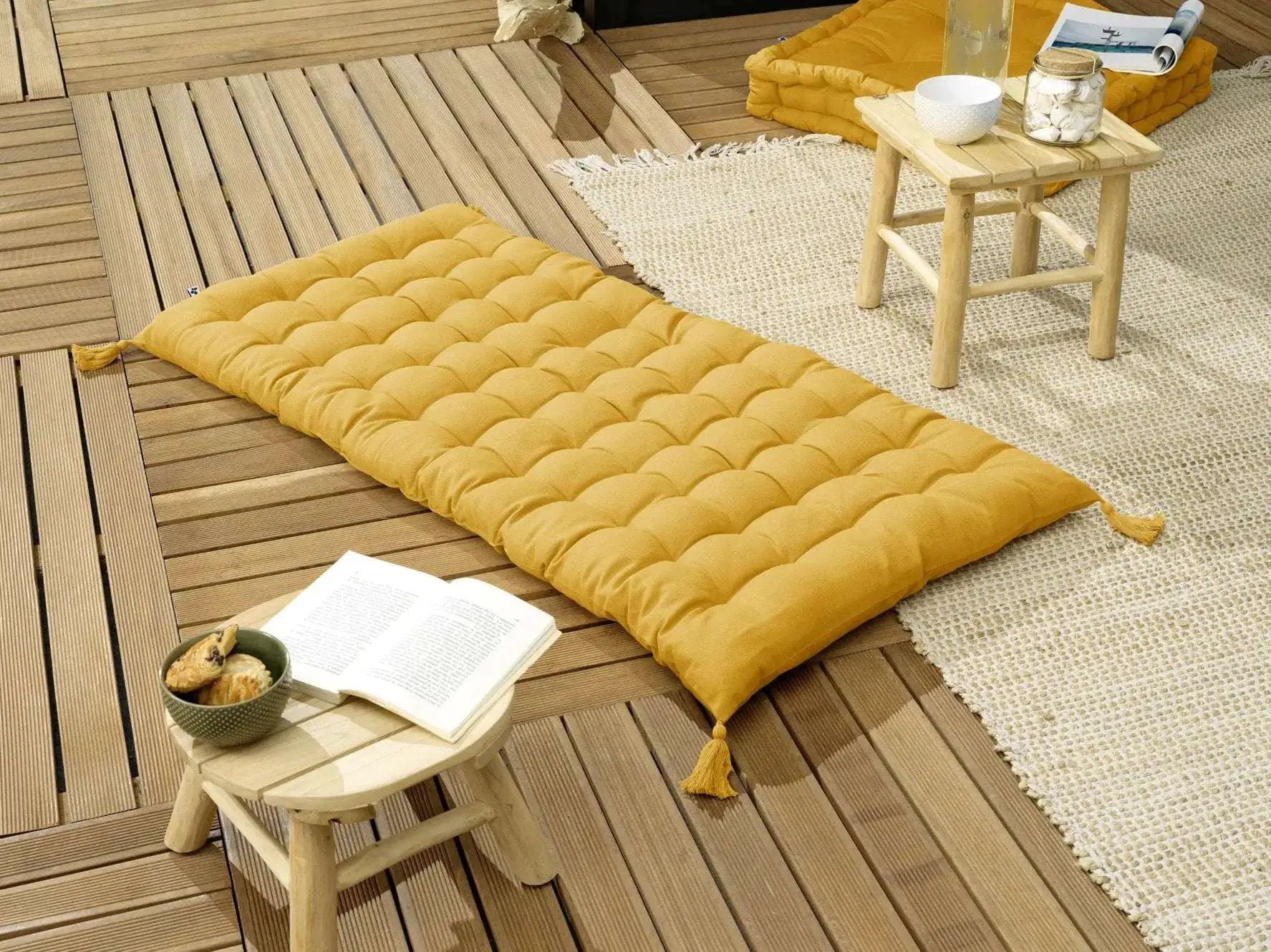 Matelas de sol avec pompons 60 x 120 cm Coton uni KALA Safran by L'effet papillon