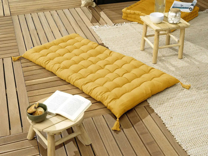 Matelas de sol avec pompons 60 x 120 cm Coton uni KALA Safran by L'effet papillon
