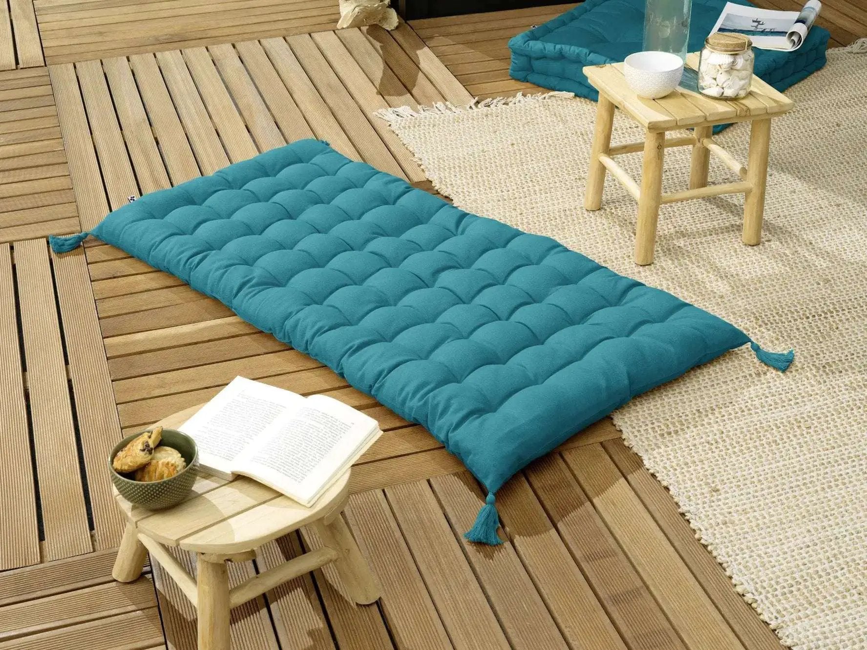 Matelas de sol avec pompons 60 x 120 cm Coton uni KALA Paon by L'effet papillon