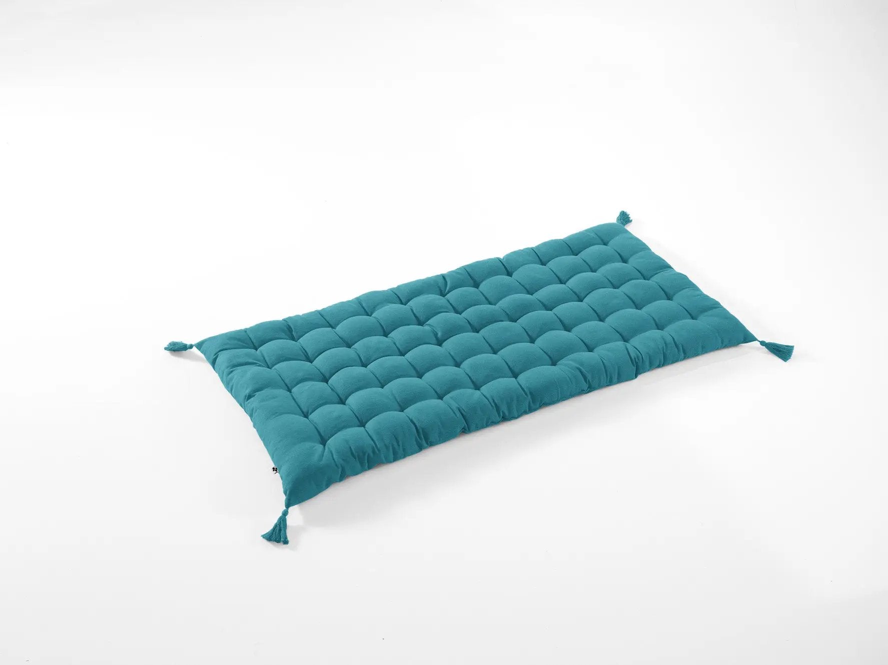 Matelas de sol avec pompons 60 x 120 cm Coton uni KALA Paon by L'effet papillon