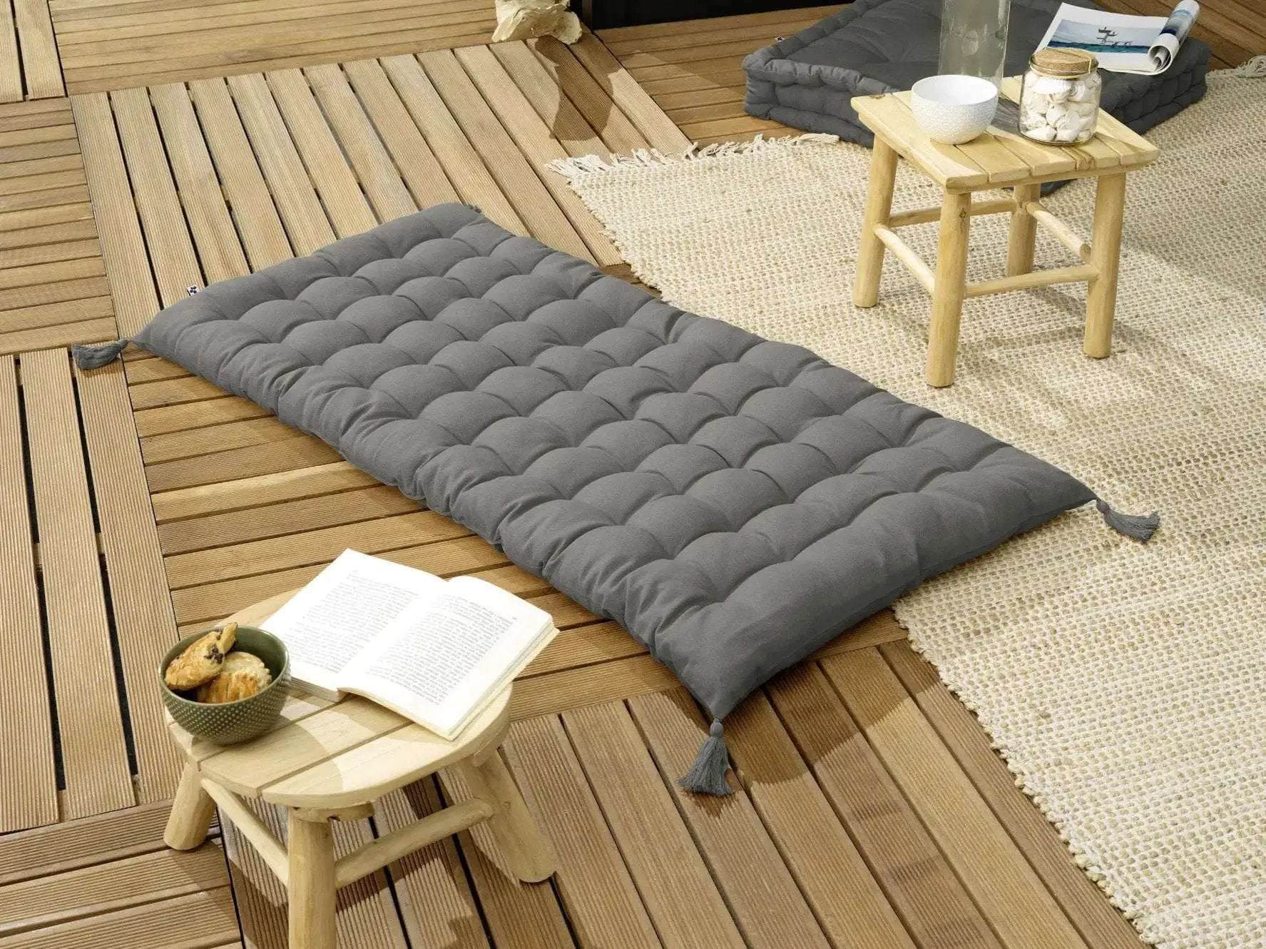 Matelas de sol avec pompons 60 x 120 cm Coton uni KALA Granit by L'effet papillon
