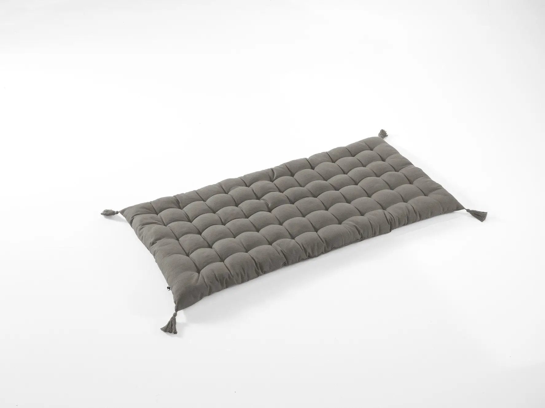 Matelas de sol avec pompons 60 x 120 cm Coton uni KALA Granit by L'effet papillon