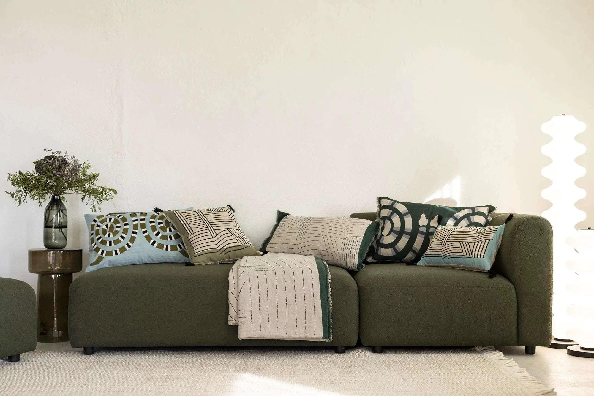 Coussin brodé Kori cèdre by Vivaraise