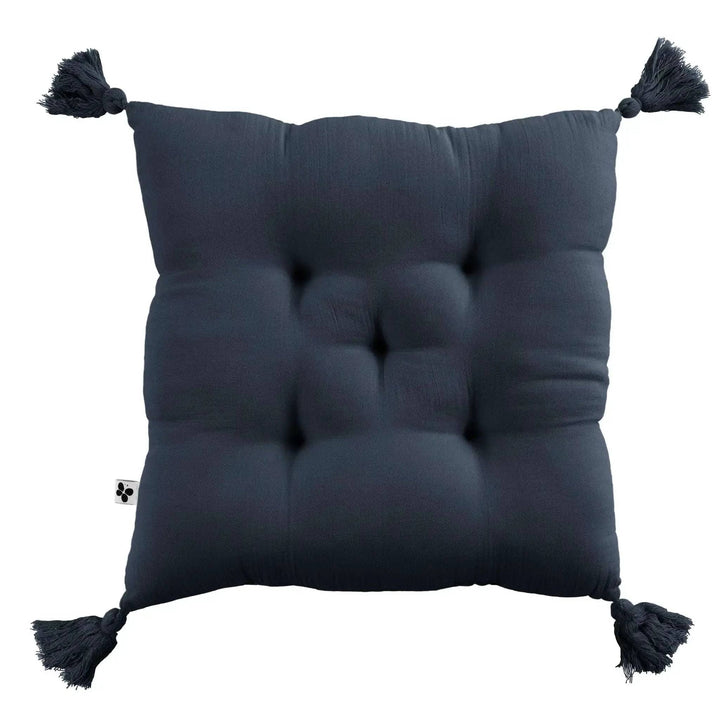Coussin capitonné 5 points avec pompons 40 x 40 cm Gaze de coton unie GAÏA Minuit by L'effet papillon