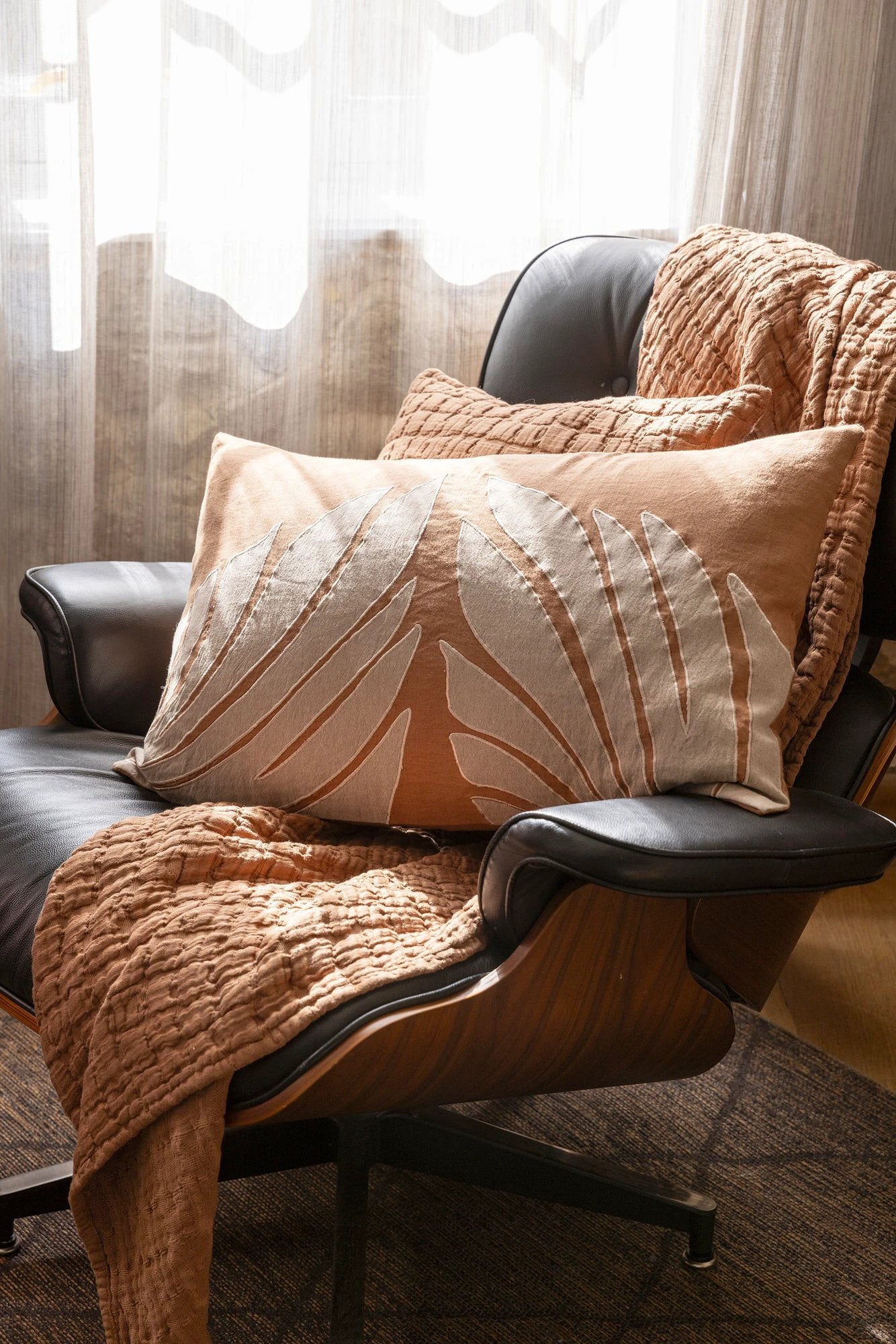 Coussin Nilos Cèdre by Vivaraise