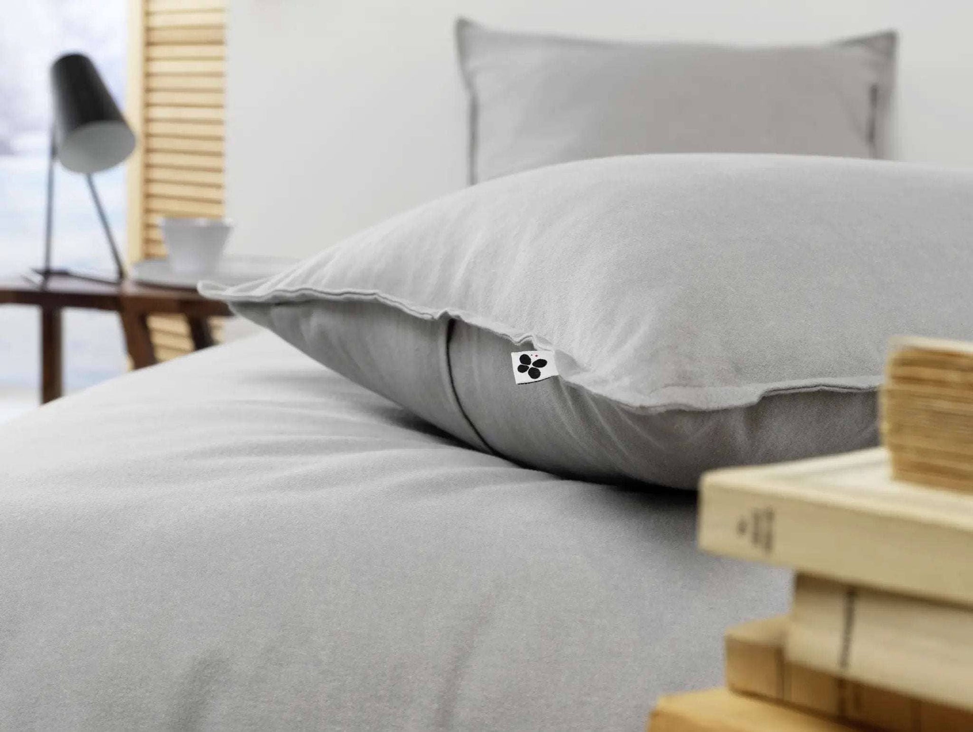 Taie d'oreiller 63 x 63 cm Flanelle unie CANDICE Brume by L'effet papillon