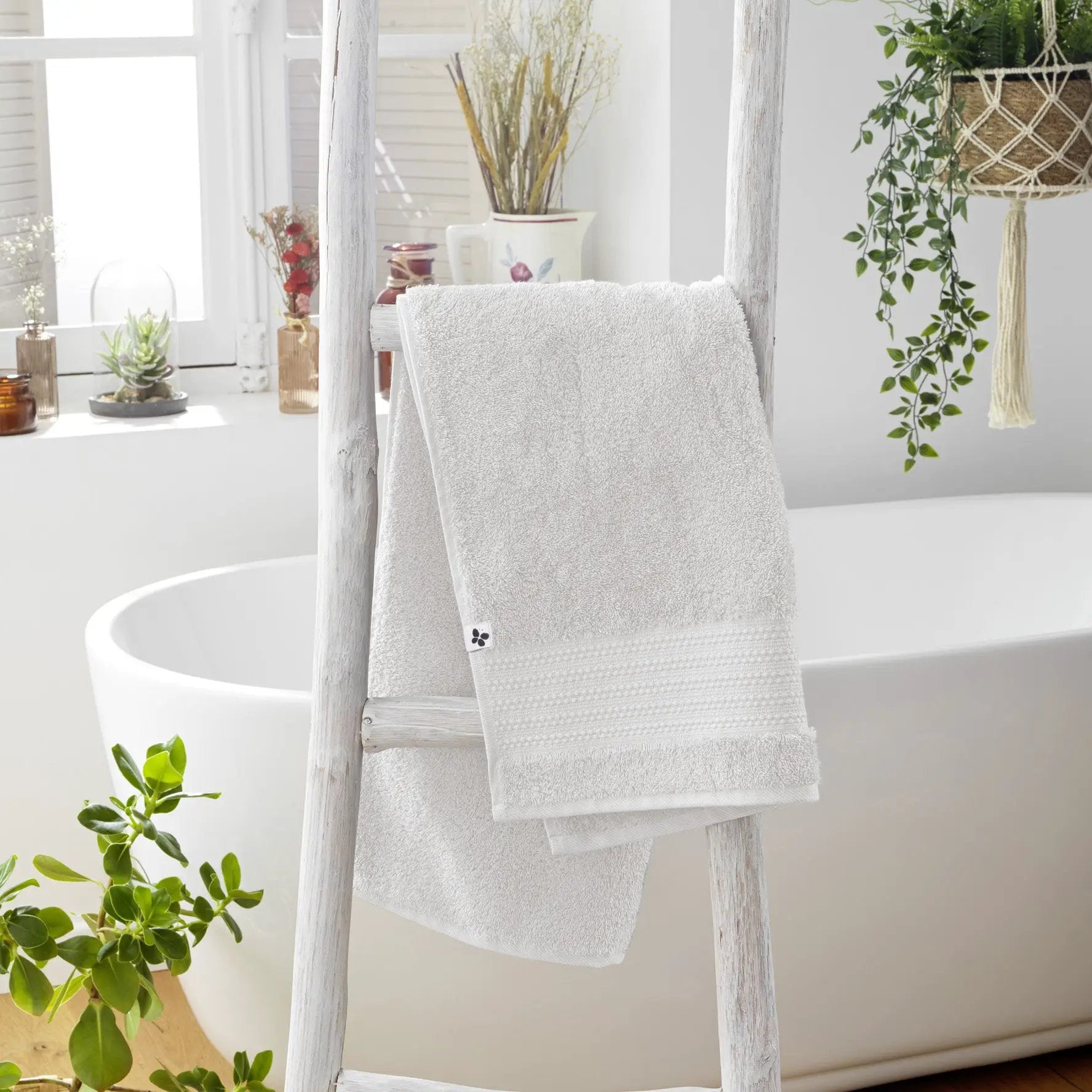 Serviette de toilette 50 x 90 cm GARANCE Chantilly by L'effet papillon