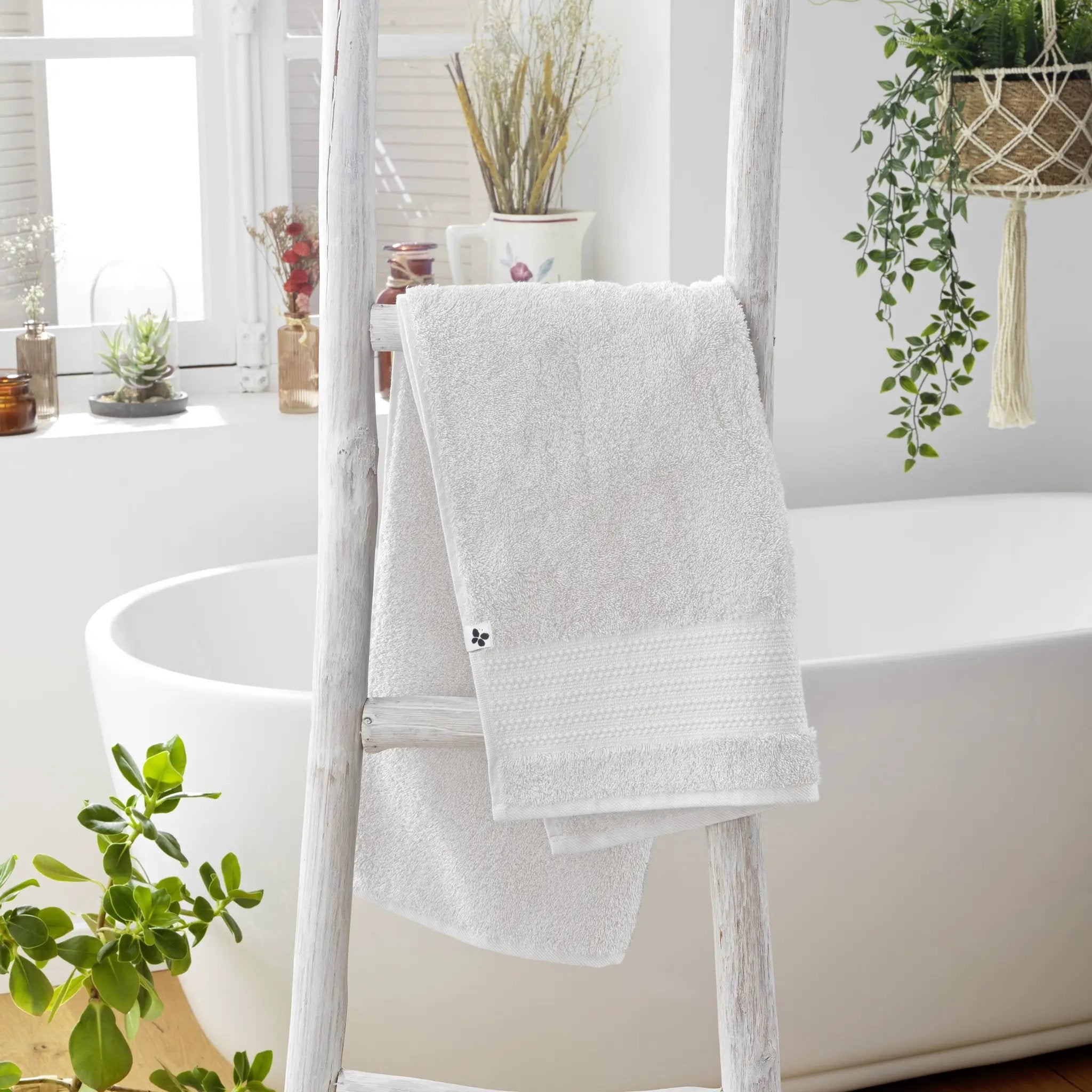 Serviette de toilette 50 x 90 cm GARANCE Chantilly by L'effet papillon
