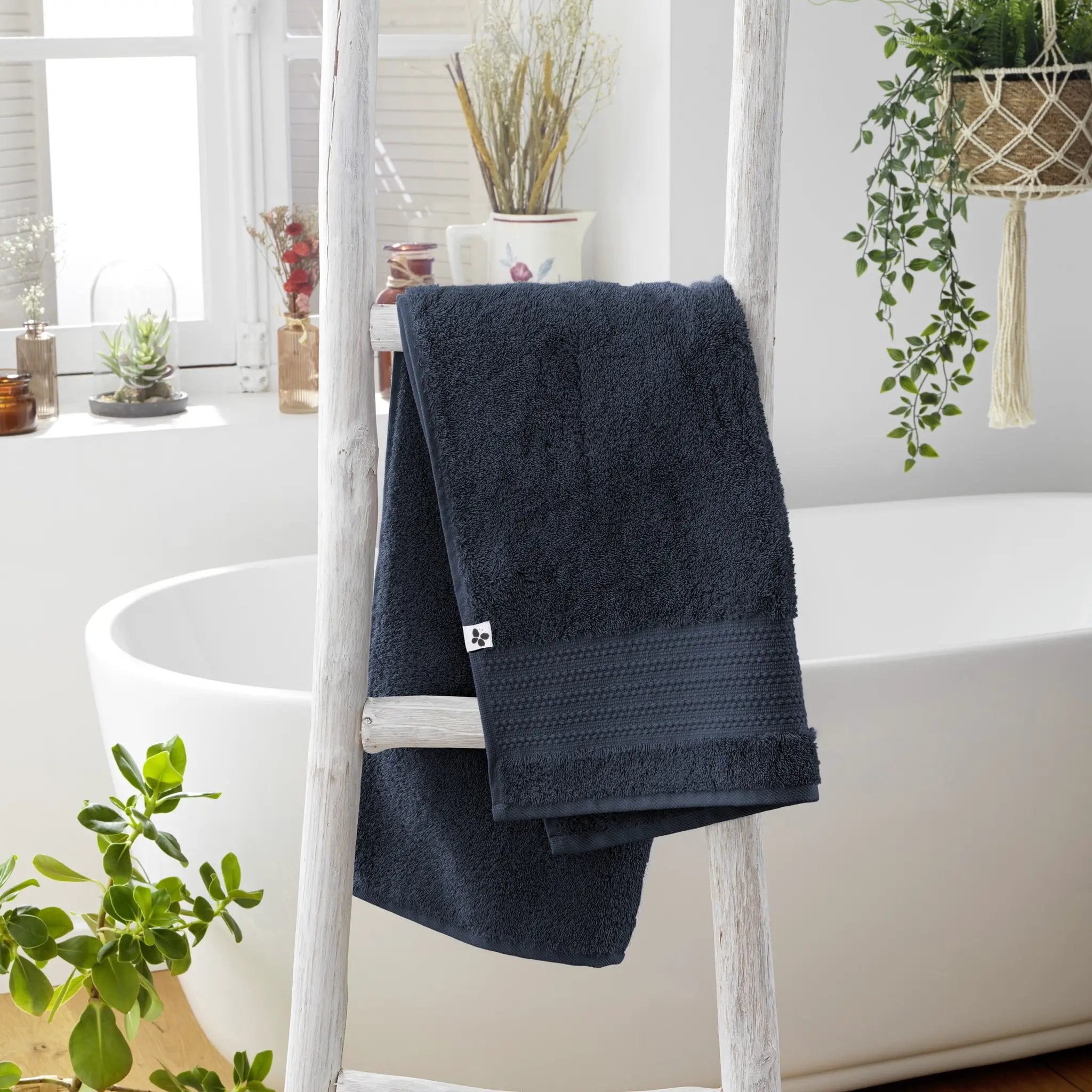 Serviette de toilette 50 x 90 cm GARANCE Minuit by L'effet papillon