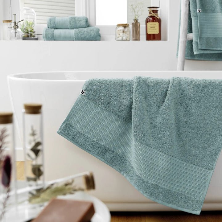 Serviette de douche 70 x 130 cm GARANCE Bleu glacier by L'effet papillon