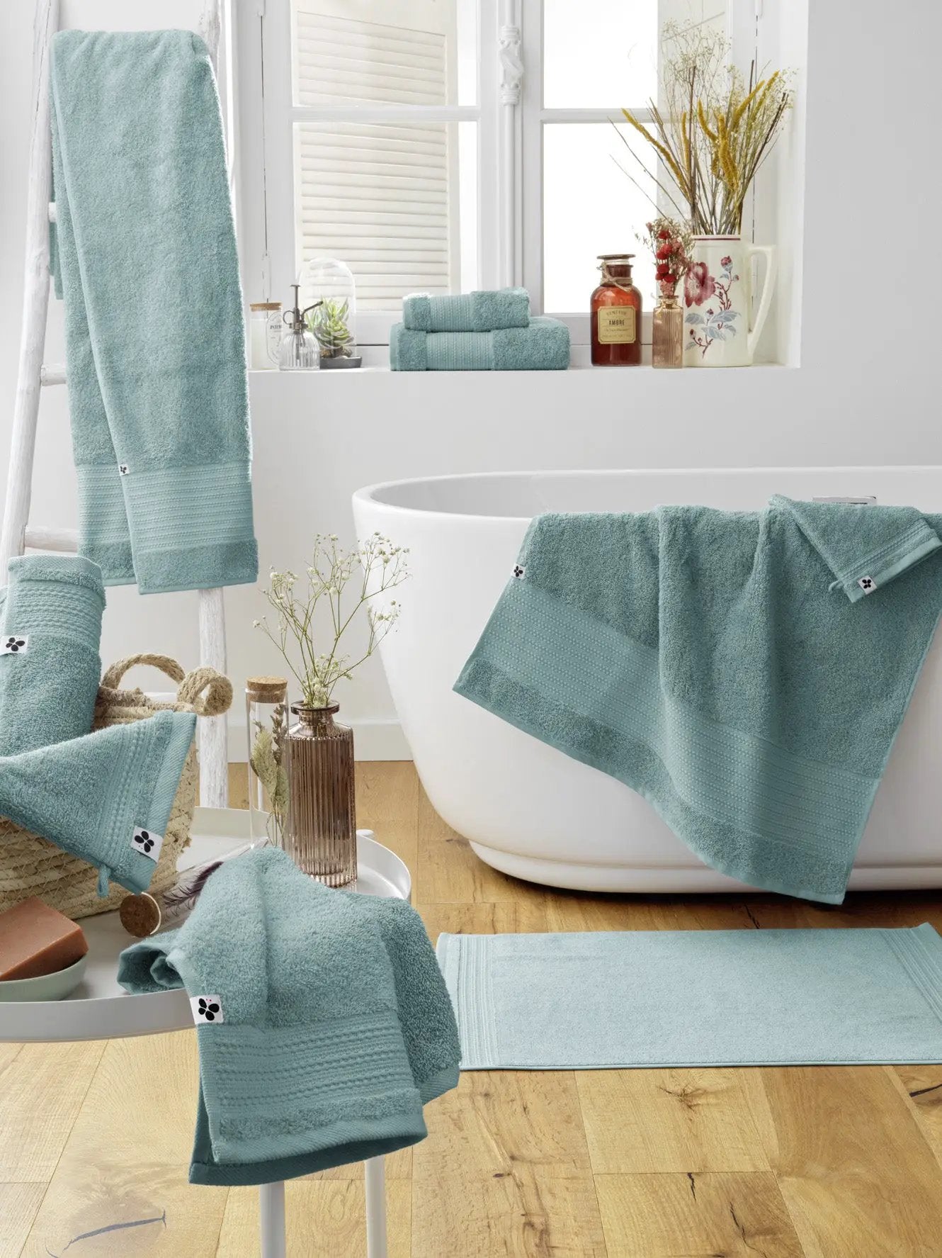 Serviette de bain 90 x 150 cm GARANCE Bleu glacier by L'effet papillon