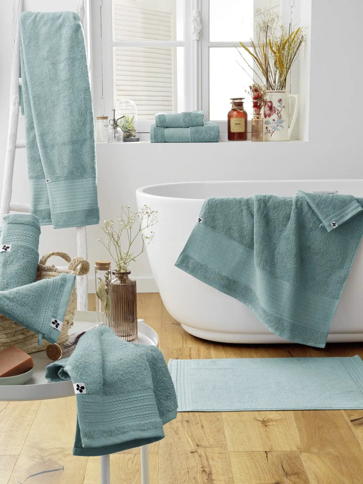 Serviette de bain 90 x 150 cm GARANCE Bleu glacier by L'effet papillon