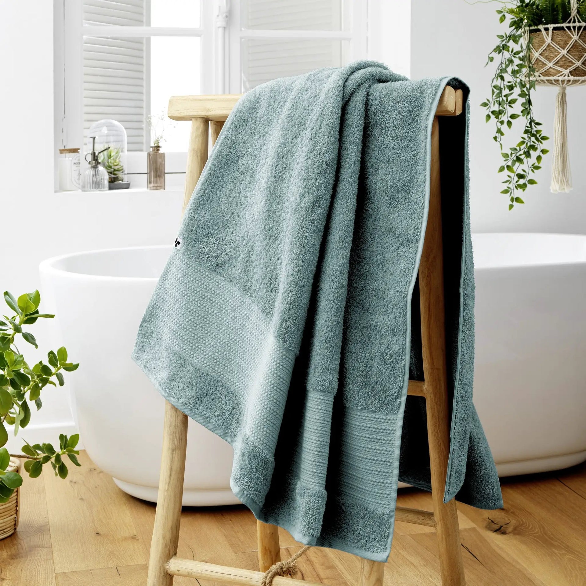 Serviette de bain 90 x 150 cm GARANCE Bleu glacier by L'effet papillon