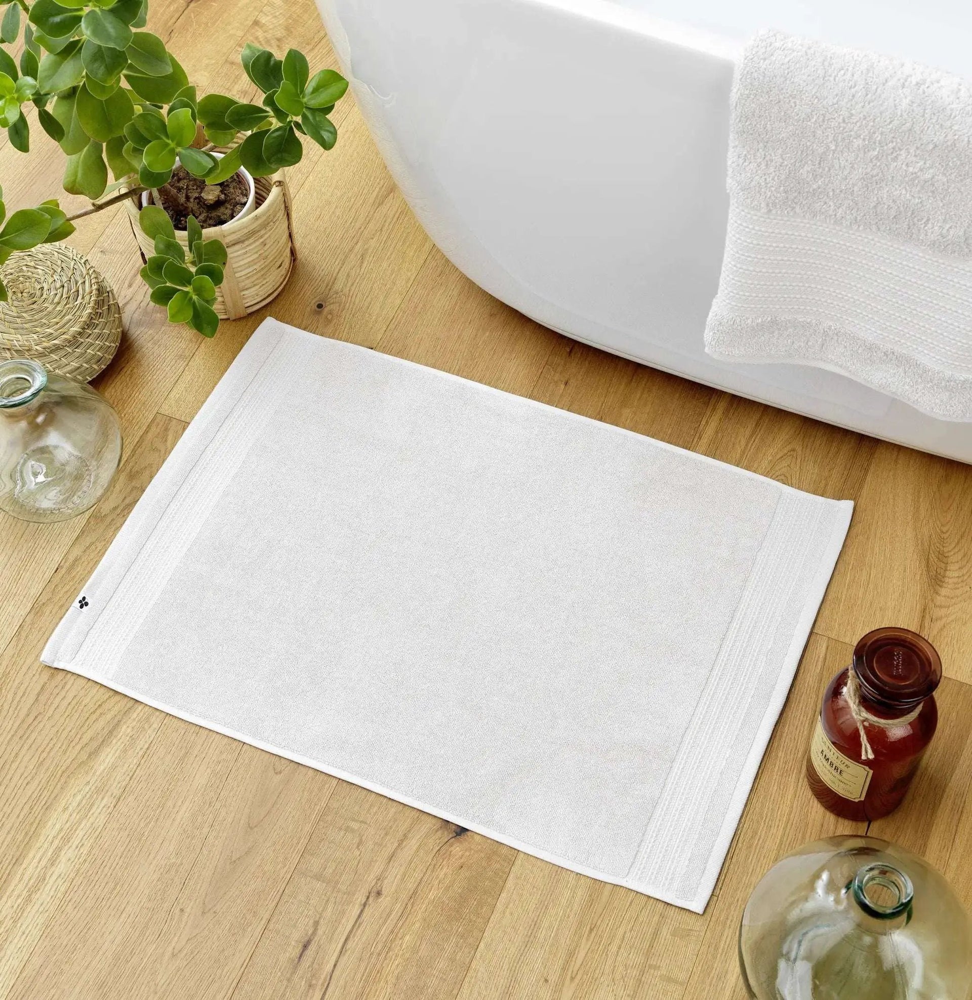 Tapis de bain 50 x 70 cm GARANCE Chantilly by L'effet papillon