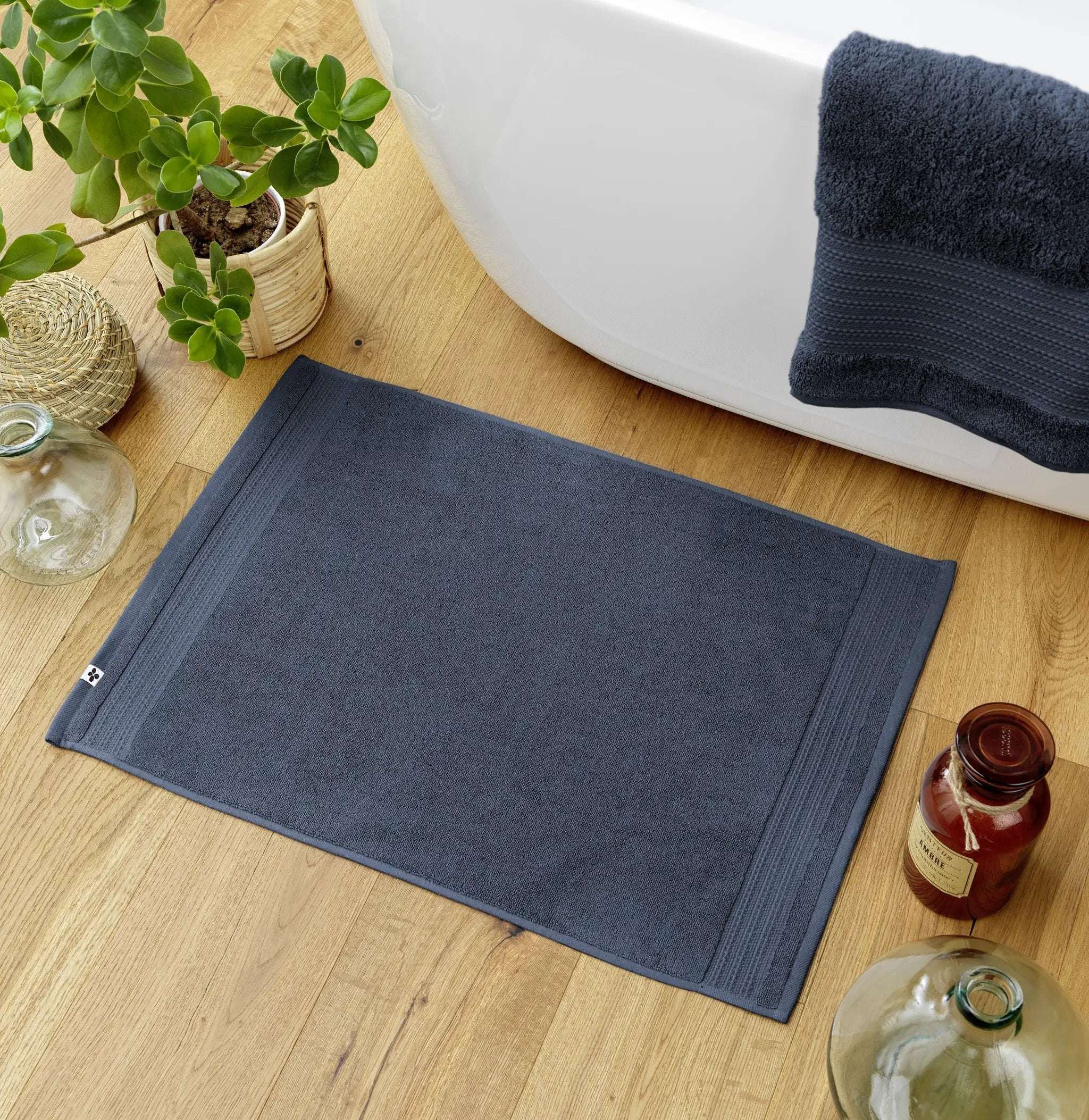 Tapis de bain 50 x 70 cm GARANCE Minuit by L'effet papillon
