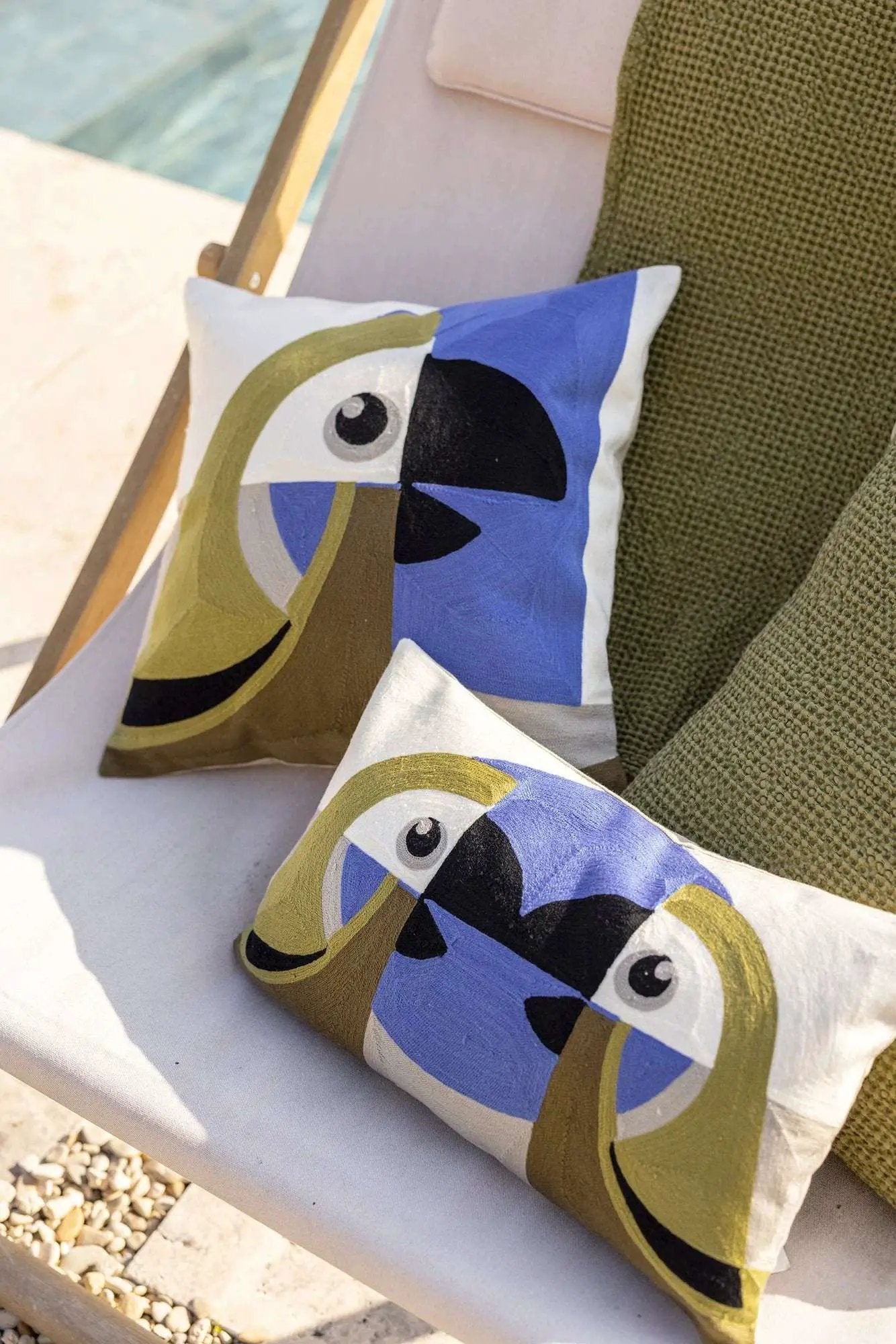 Coussin brodé Loro - Cédre by Vivaraise