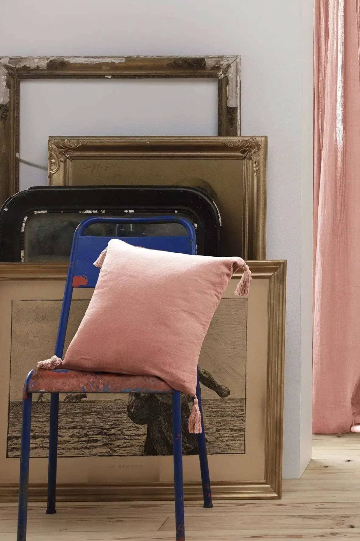 Coussin déhoussable avec pompons 40 x 40 cm Gaze de coton unie GAÏA Rose pêche by L'effet papillon
