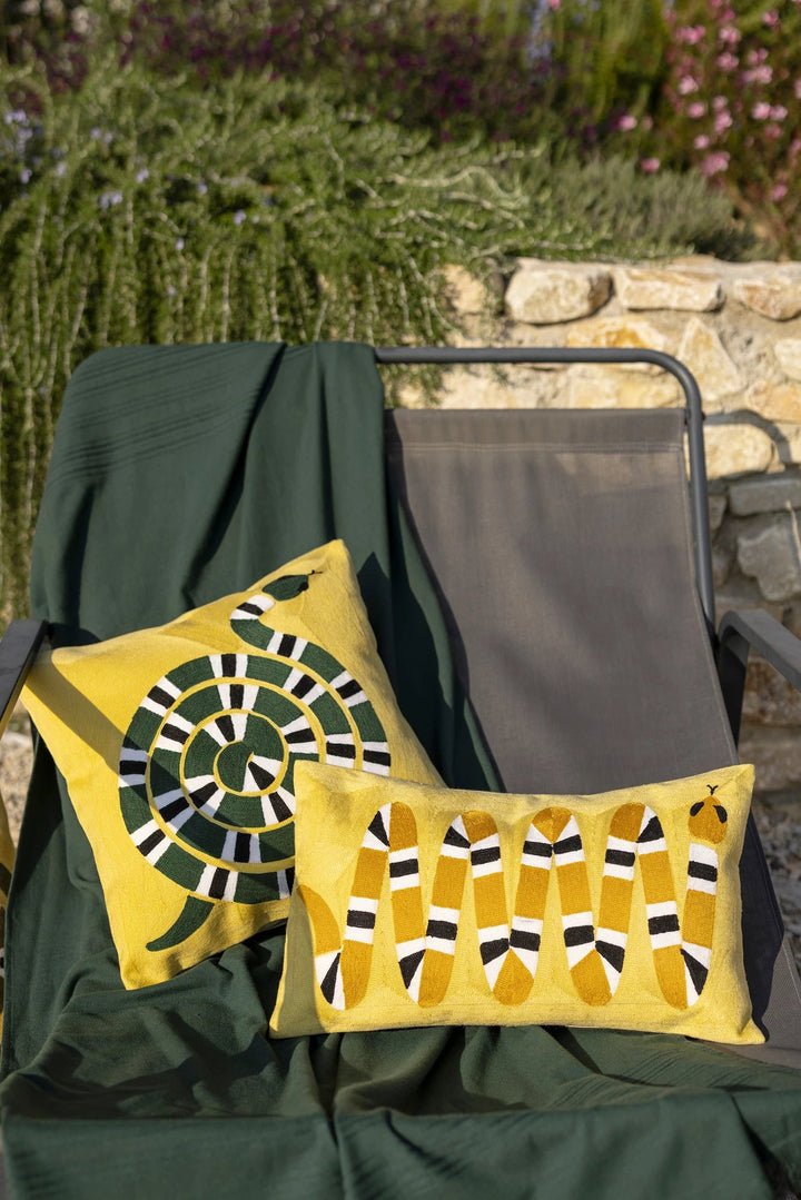 Coussin brodé Yoka by Vivaraise