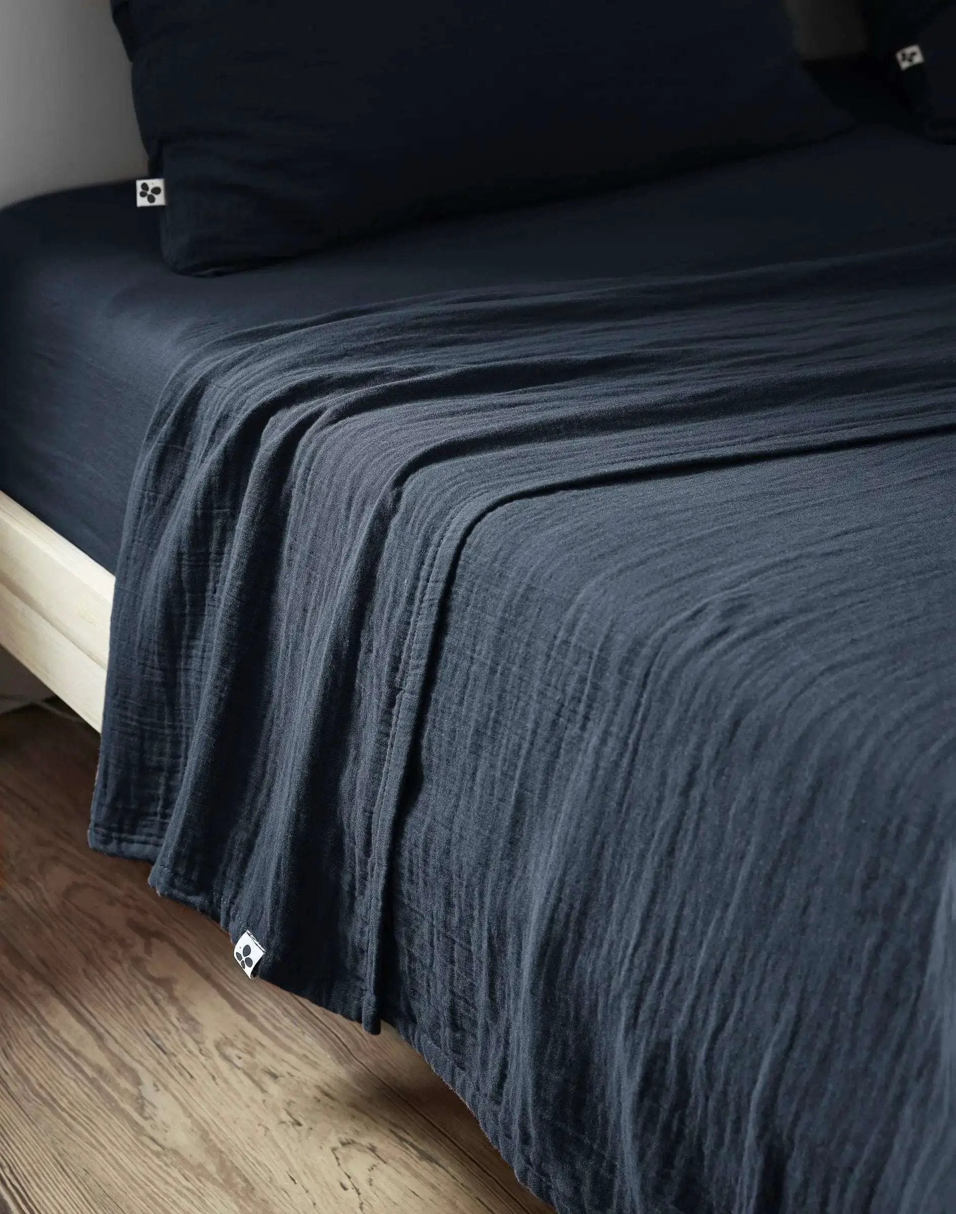 Drap plat 240 x 300 cm Gaze de coton unie GAÏA Minuit by L'effet papillon