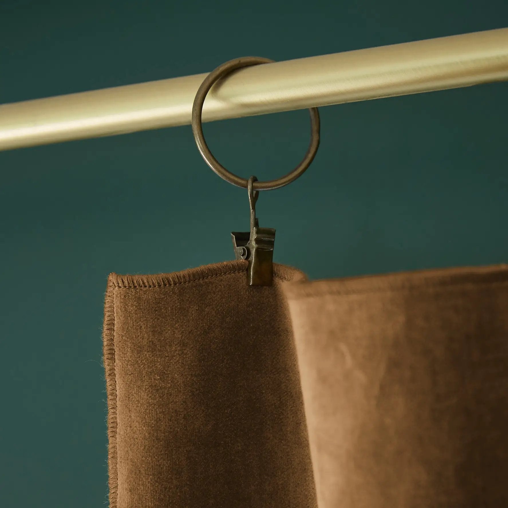Rideau ajustable + 8 anneaux pince 140 x 270 cm Velours de coton CÉSAR Camel by L'effet papillon