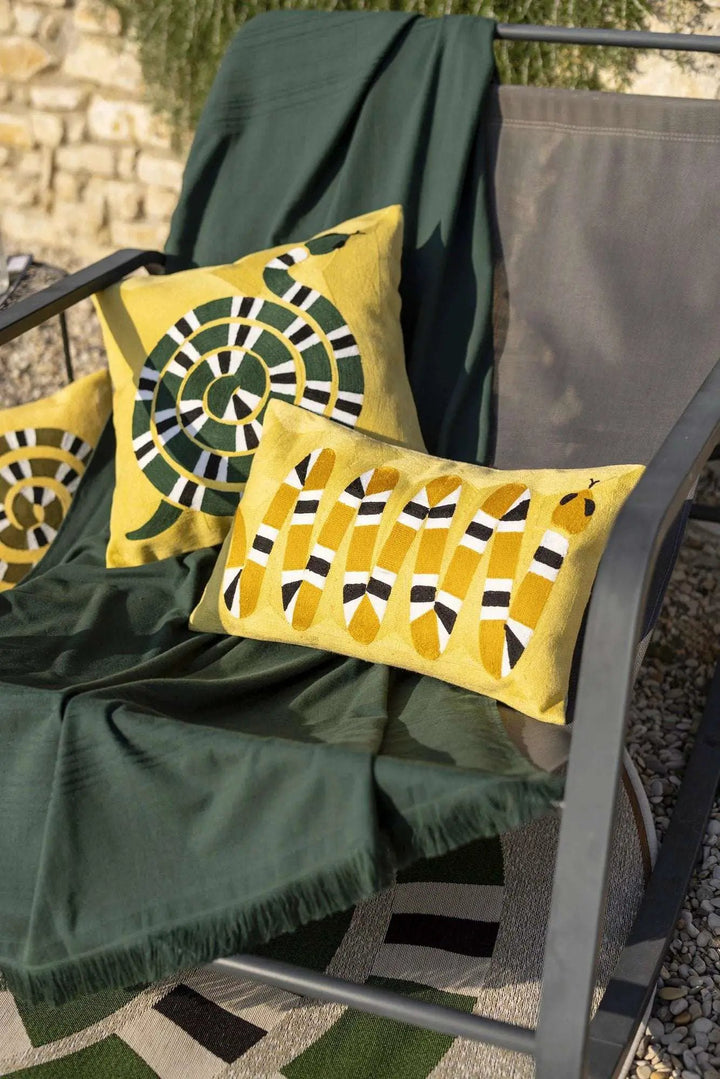 Coussin brodé Yoka Jaune by Vivaraise