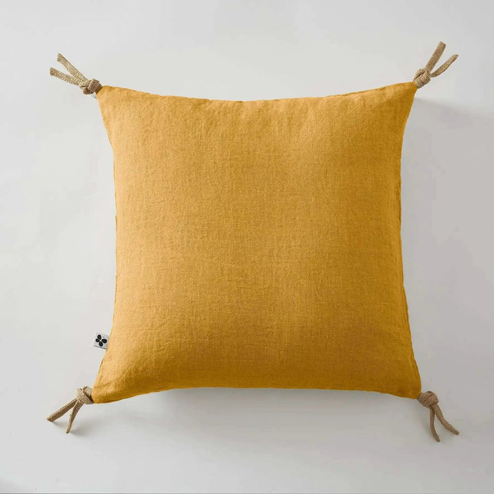 Coussin déhoussable avec pompons Lin lavé 45 x 45 cm SOLINE Miel by L'effet papillon