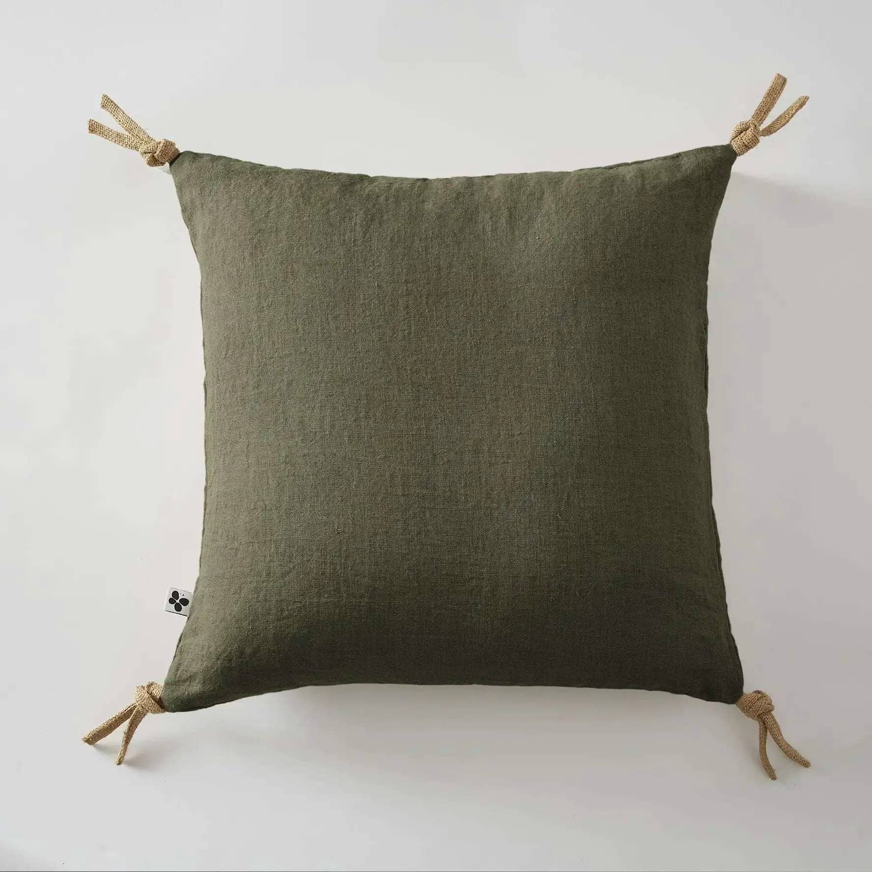 Coussin déhoussable avec pompons Lin lavé 45 x 45 cm SOLINE Thym by L'effet papillon