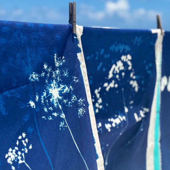 Torchon Fleurs de carotte Bleu by La Cerise sur le Gâteau