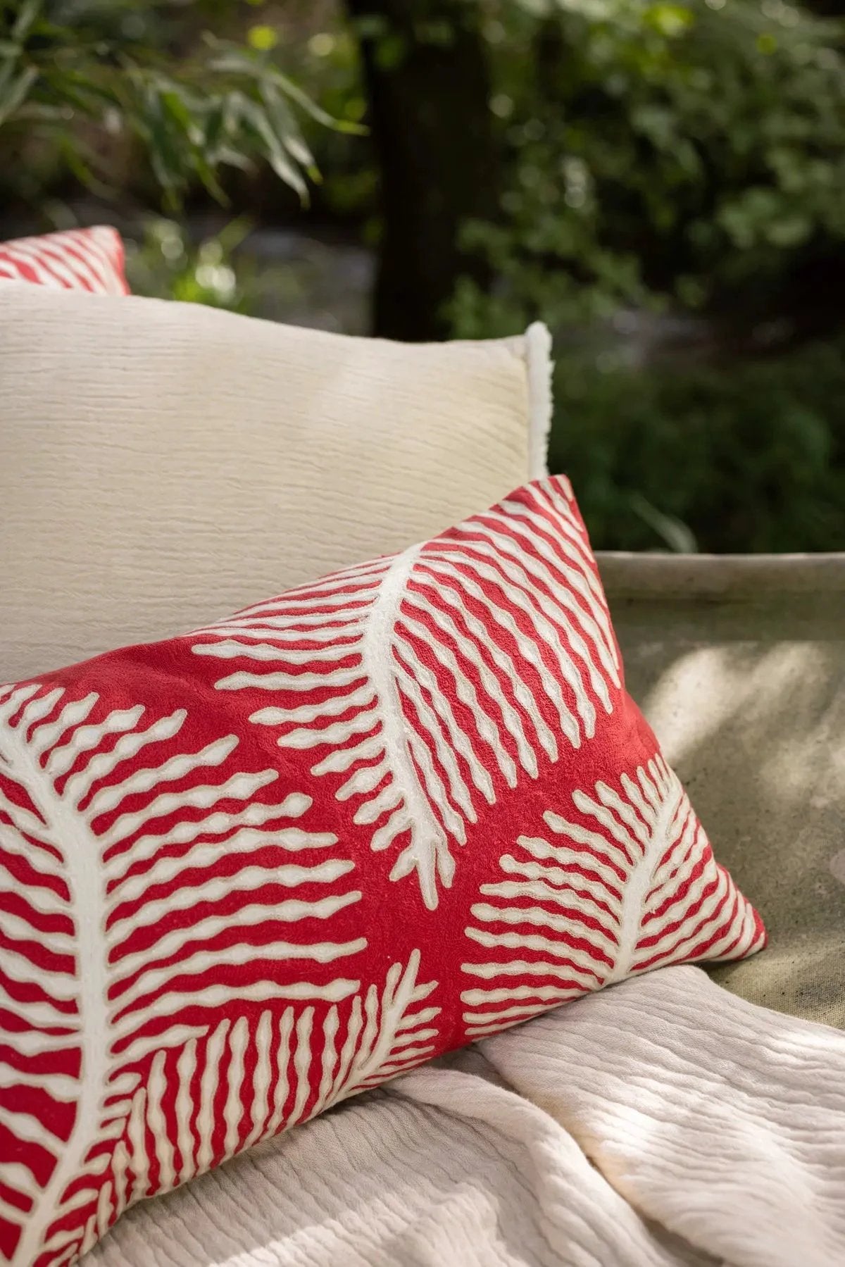 Coussin brodé Flora by Vivaraise
