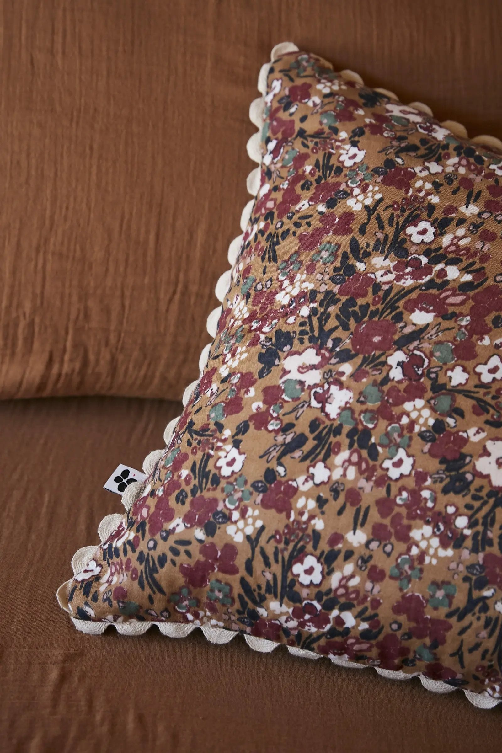 Coussin déhoussable avec croquet 40 x 40 cm Gaze de coton imprimée CAPUCINE Camel by L'effet papillon