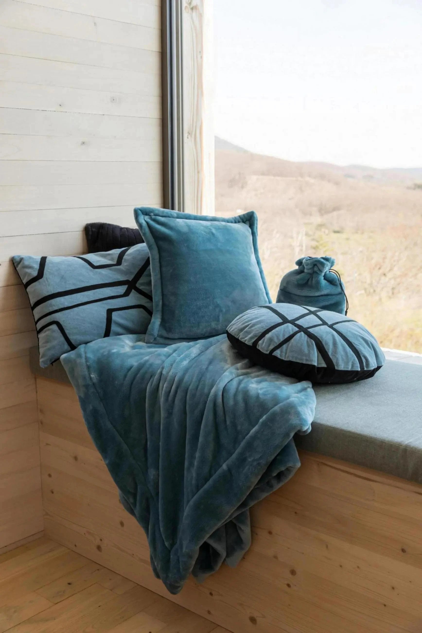Coussin Fara brodé by Vivaraise