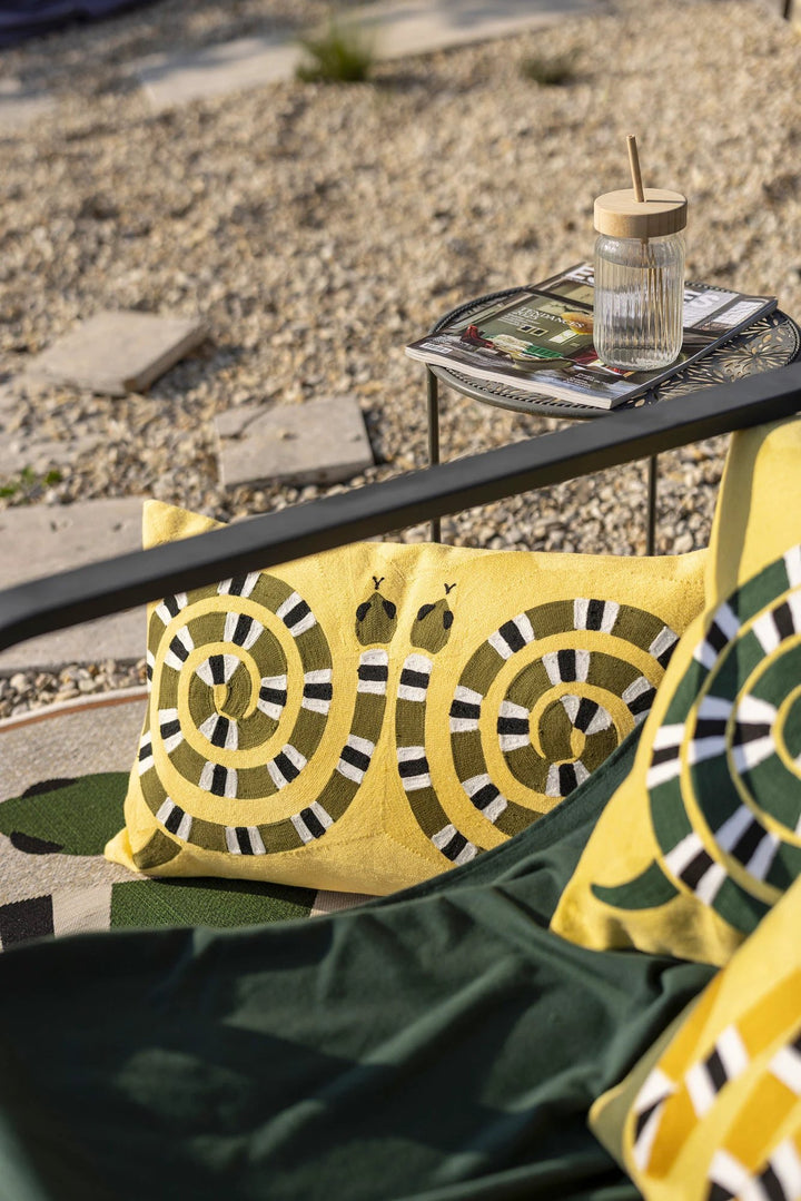 Coussin brodé Yoka by Vivaraise